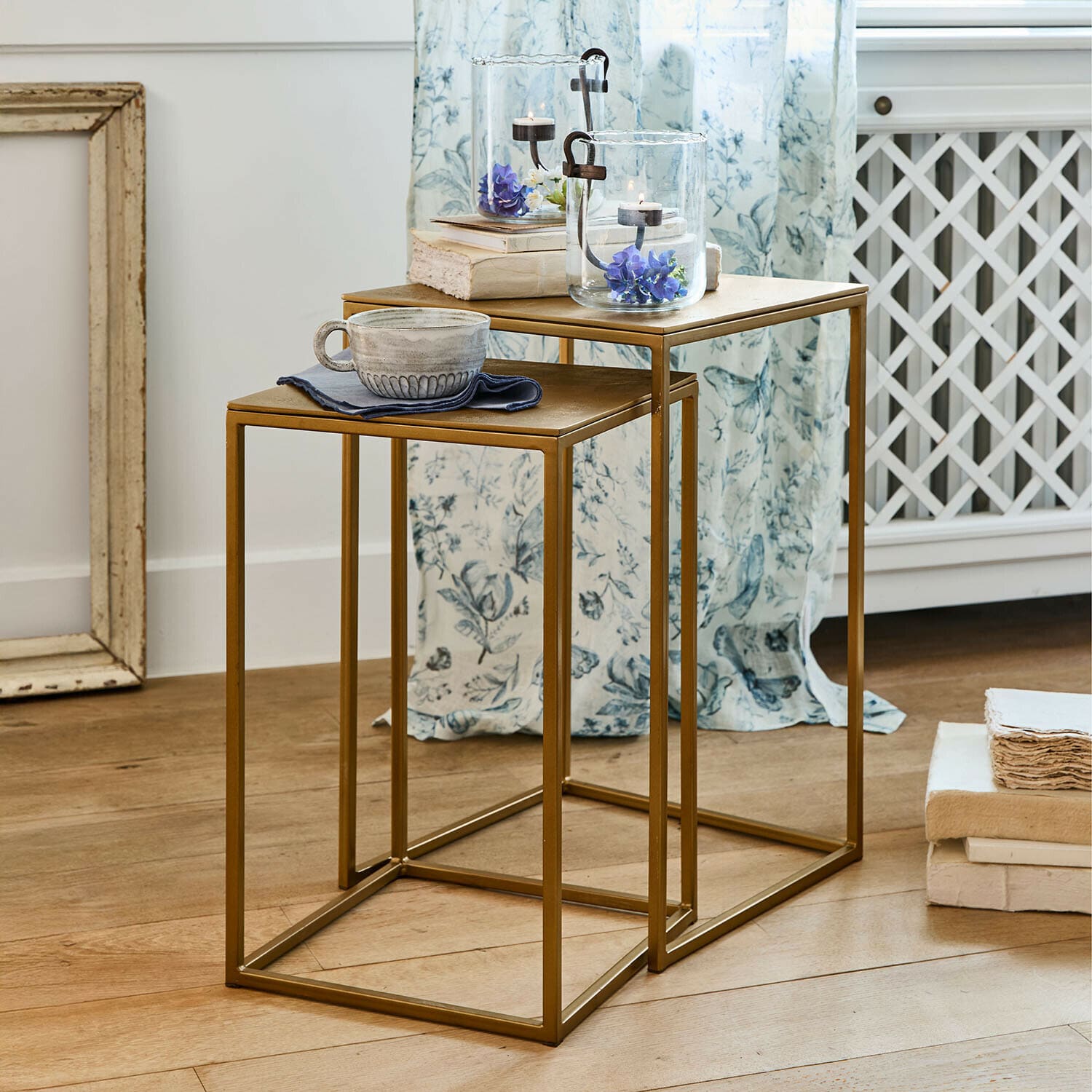 Beistelltisch 2er Set Olvenzo Set mit zwei goldfarbenen Metall-Beistelltischen im minimalistischen Design fürs Wohnzimmer