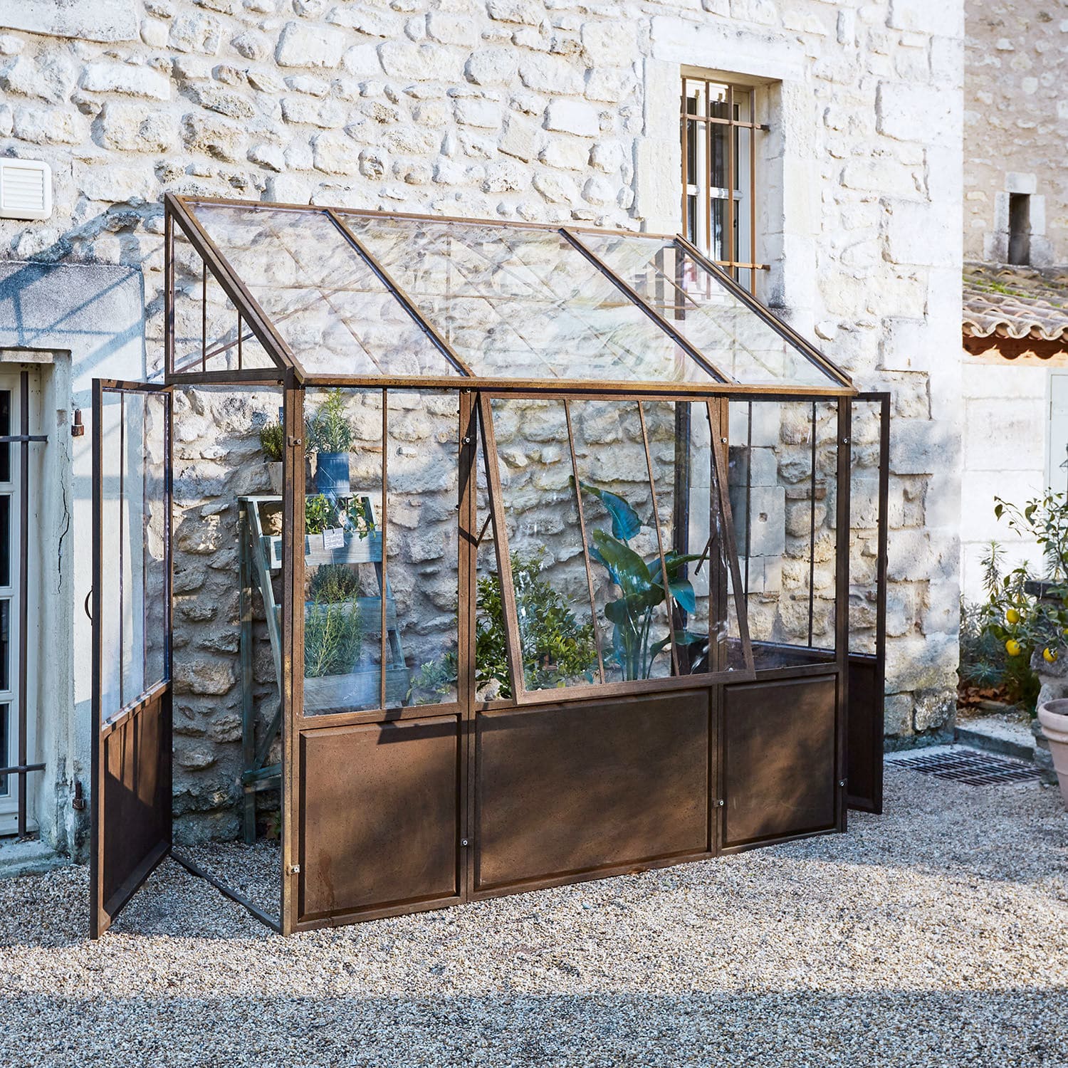 Gewächshaus Essone Gartengewächshaus mit rostigem Metallrahmen und Glasfenstern für den Anbau von Pflanzen und Kräutern