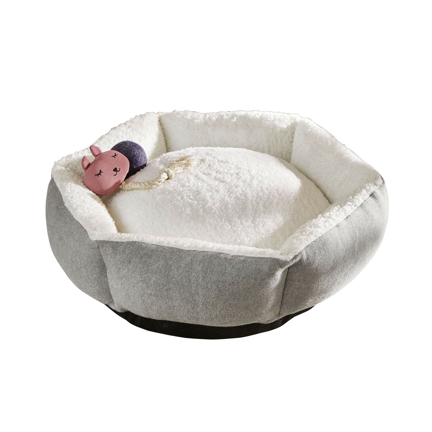Rundes Haustierbett aus grauem Stoff und weißem Plüsch mit Tier-Spielzeug