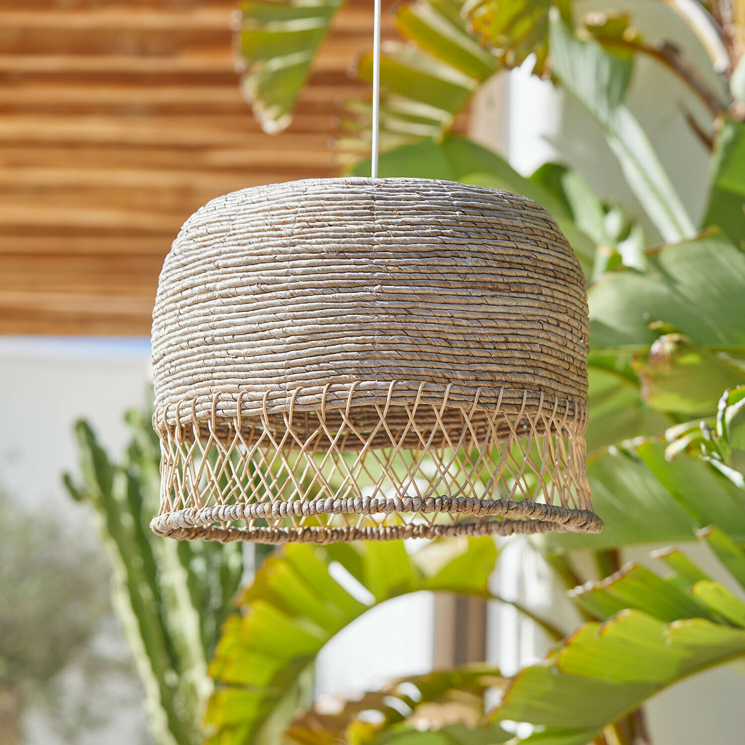 Lampenschirm Mirellos Hängeleuchte aus geflochtenem Natur-Rattan in Beige, dekorative Innenbeleuchtung im Boho-Stil