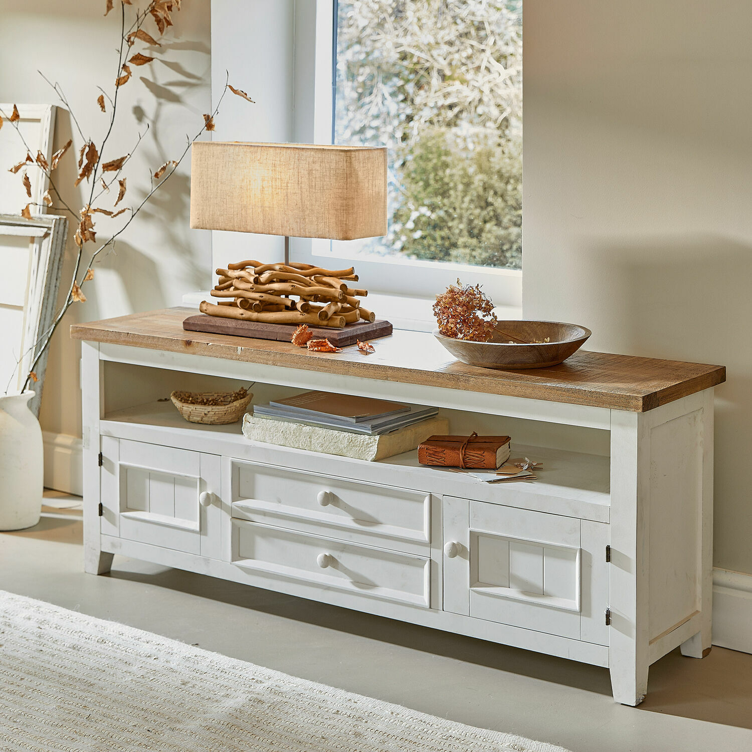 Sideboard Yukon Weisse Holzkommode mit Regalen und Schubladen, Naturholzplatte, Wohnzimmermöbel
