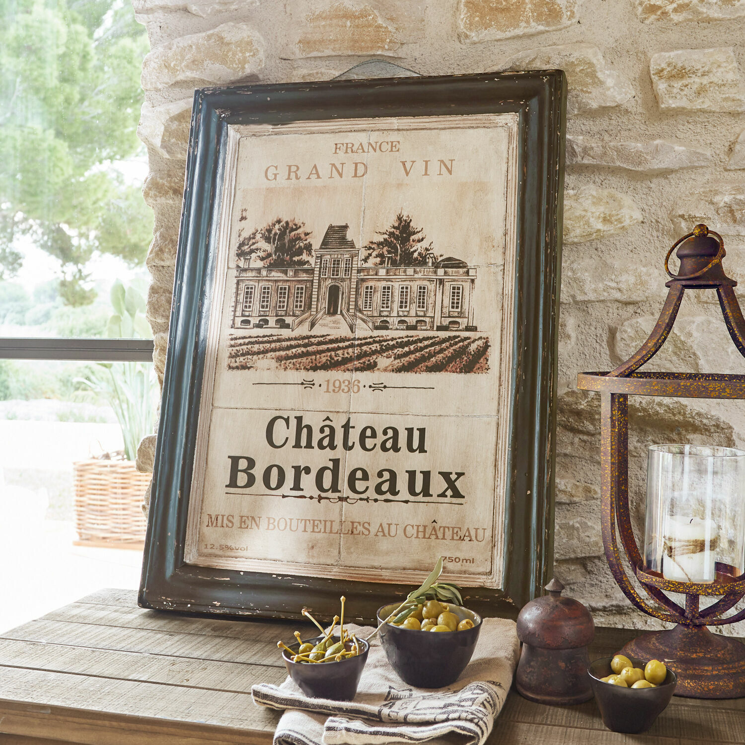 Bild Château Bordeaux Bild mit schwarzem Rahmen und Château-Bordeaux-Motiv auf beigem Hintergrund, Vintage-Wanddekoration