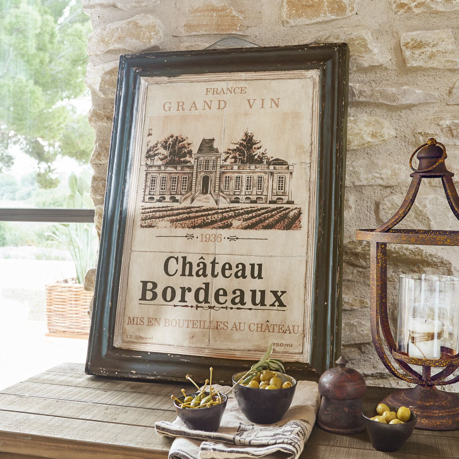 Bild Château Bordeaux Bild mit schwarzem Rahmen und Château-Bordeaux-Motiv auf beigem Hintergrund, Vintage-Wanddekoration