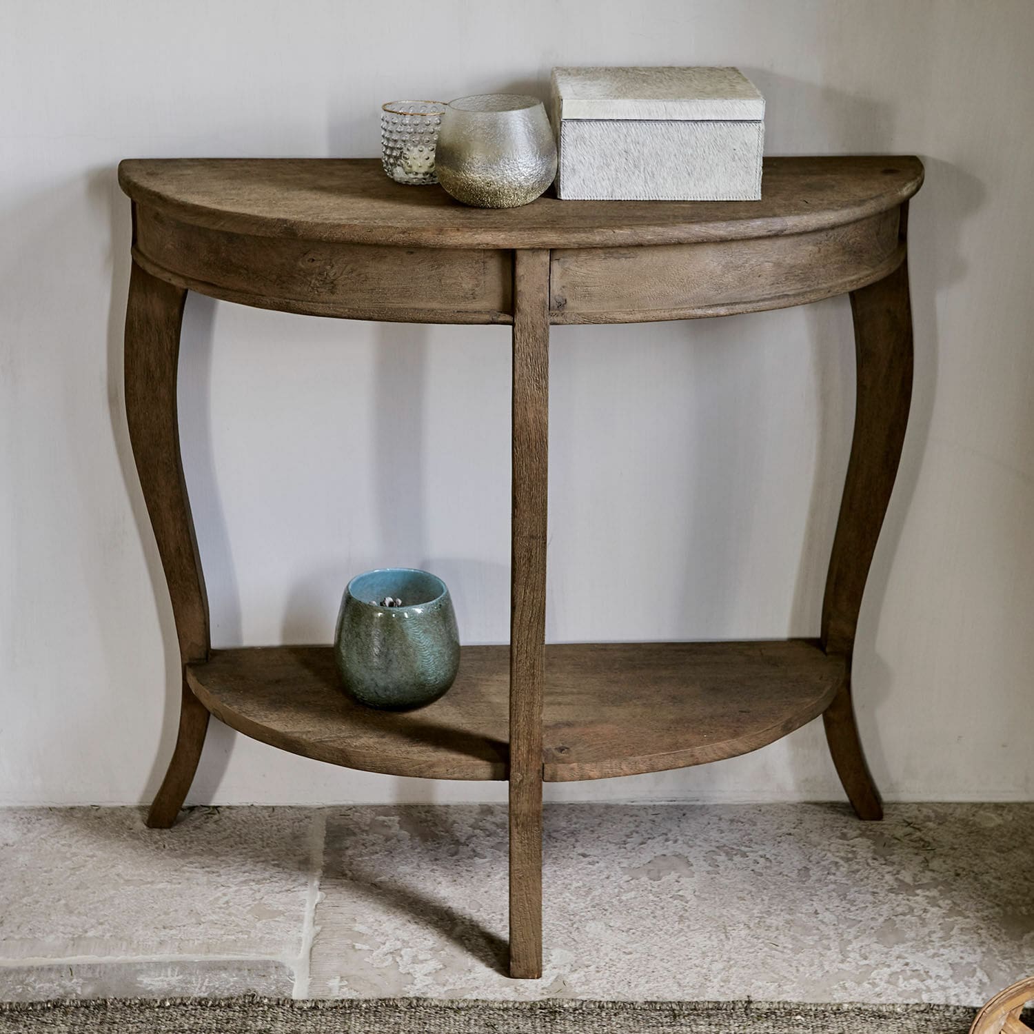 Konsole Crowley Halbrunder Beistelltisch aus Holz in Naturfarbe mit Ablagefläche für den Flur oder das Wohnzimmer