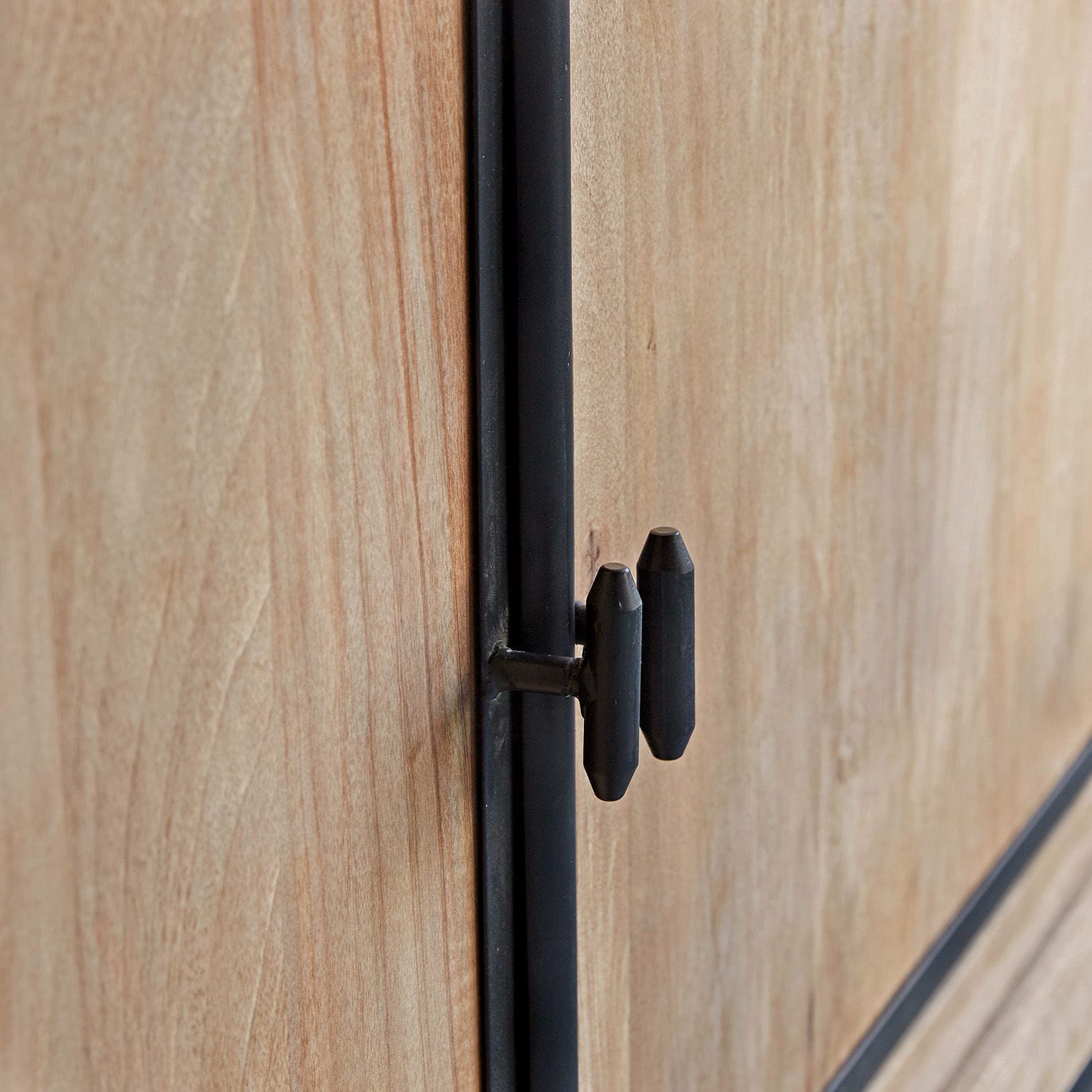 Schrank Leognan