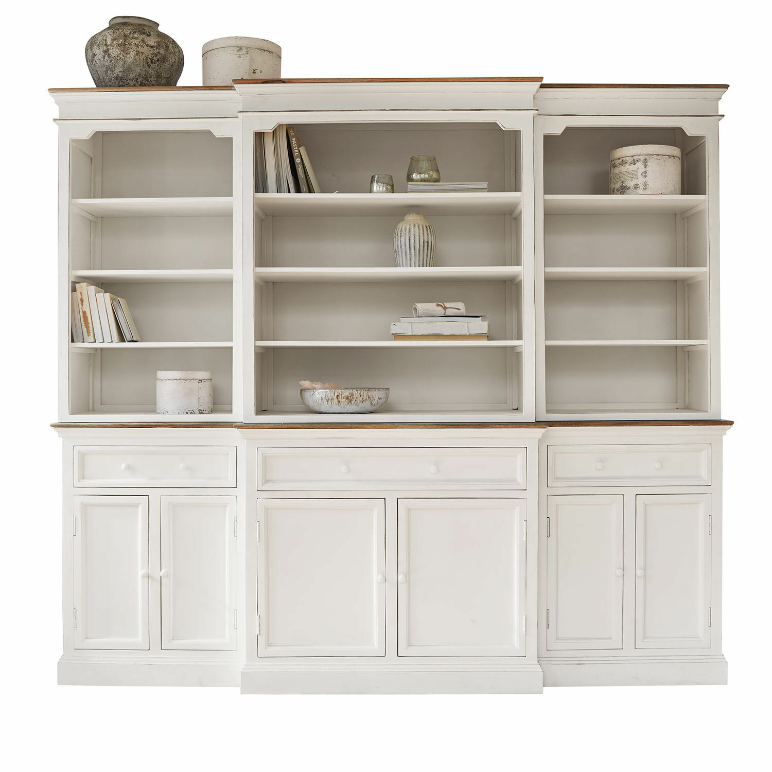 Schrank Highcliffe Weisse Holzvitrine mit Regalen und Schränken im Vintage-Stil zur Aufbewahrung