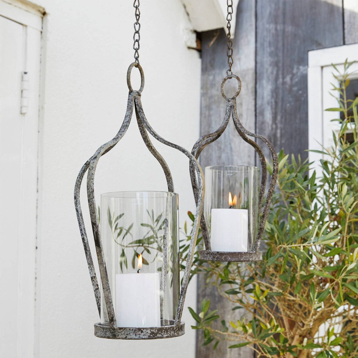 Hängelaterne 2er Set Mikella Hängende Laternen aus Metall im Vintage-Stil mit weissen Kerzen und Glas zur Gartendekoration