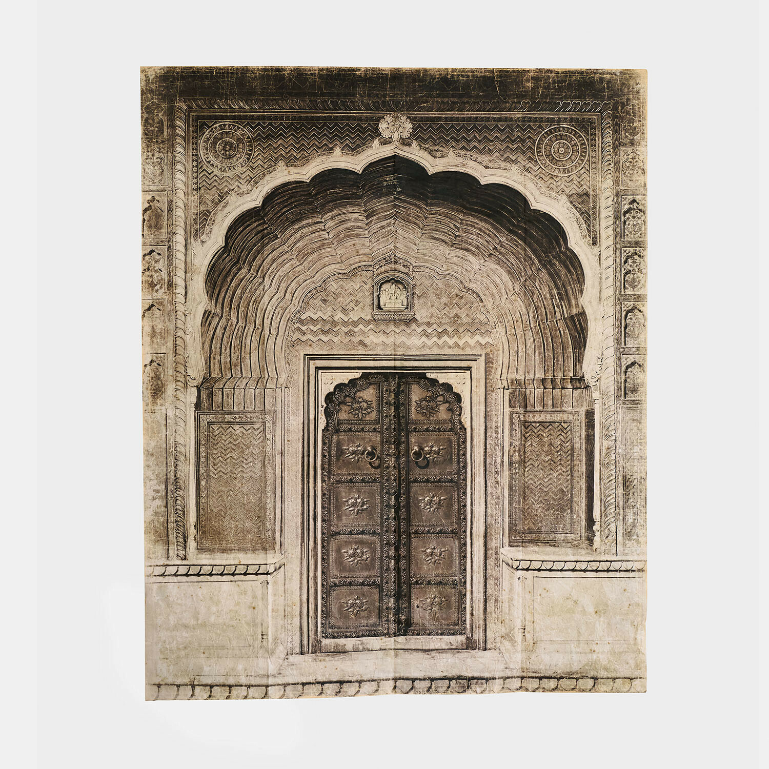 Dekoratives Wandpaneel mit orientalischem Türmotiv in Beige- und Brauntönen für Wohnräume