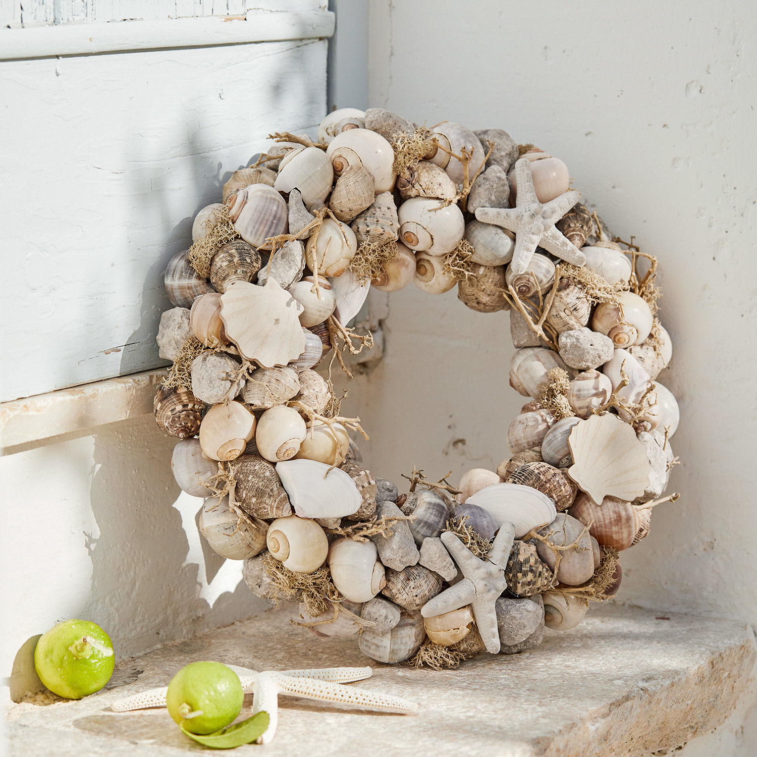 Kranz Enna Dekorativer Kranz aus Muscheln und Seesternen in natürlichen Beige- und Grautönen, maritime Dekoration