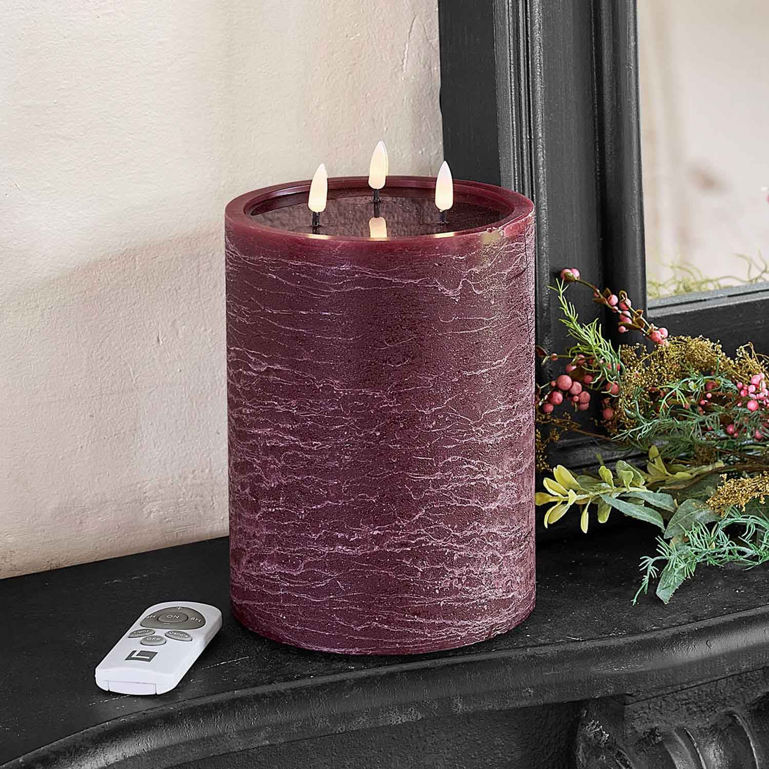 Bordeauxfarbene LED-Kerze mit drei Flammen und Marmorstruktur, Wohnaccessoire mit Fernbedienung