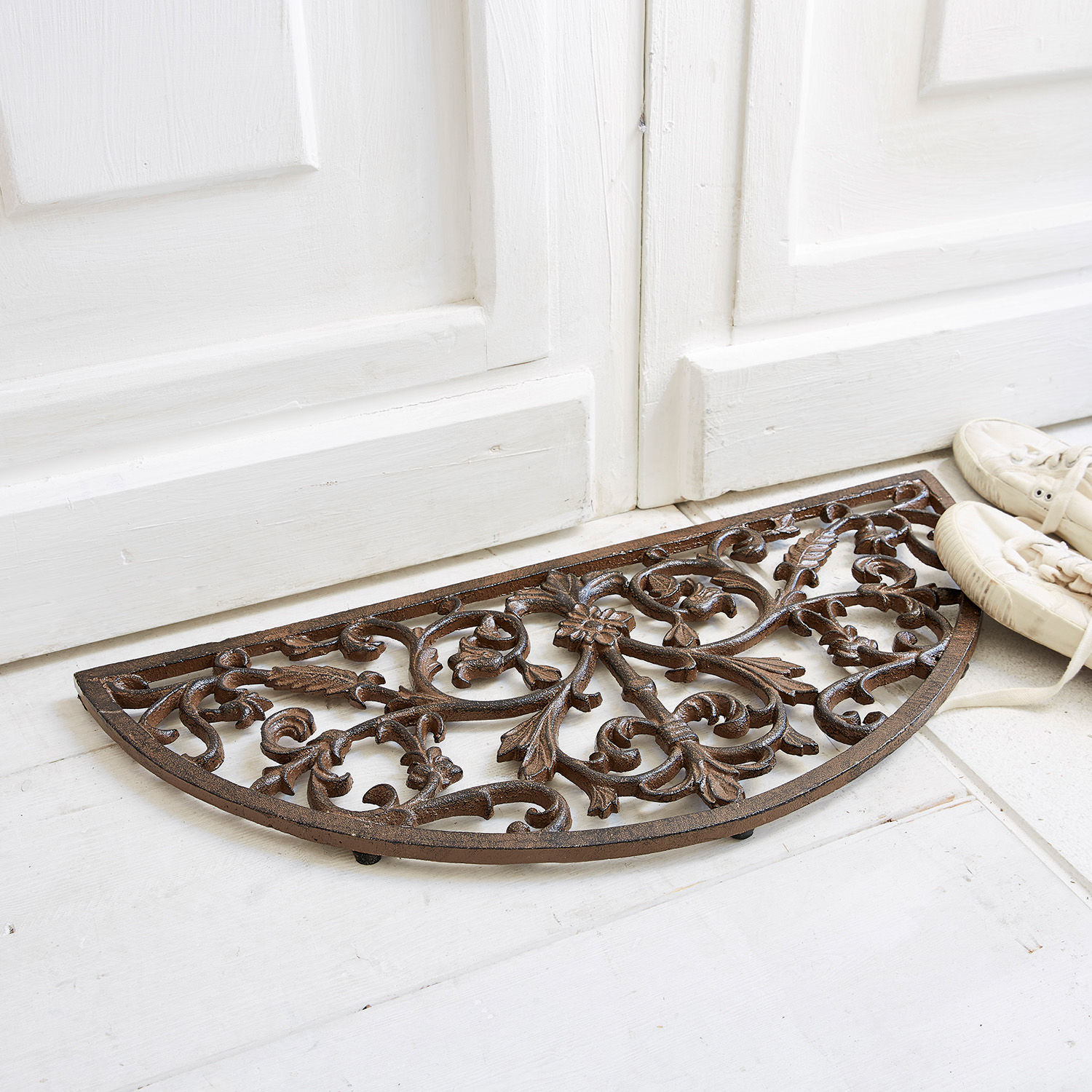 Schuhabstreifer Karis Halbrunde braune Türmatte aus Gusseisen mit dekorativem Blatt- und Blumenmuster für den Eingangsbereich