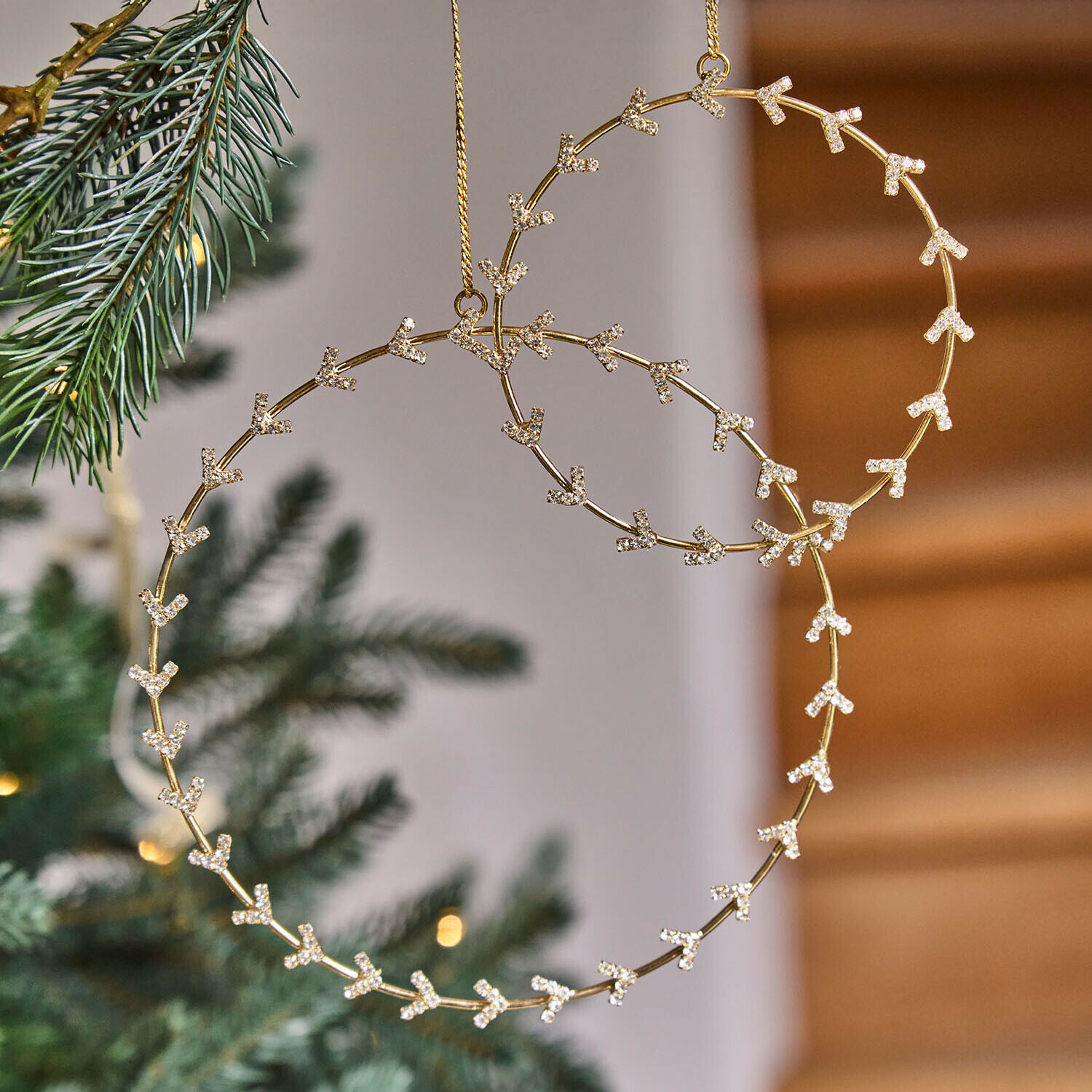 Kranz 2er Set Maravita Goldene Weihnachtsdekoration in Herzform mit funkelnden Kristallverzierungen am Tannenbaum