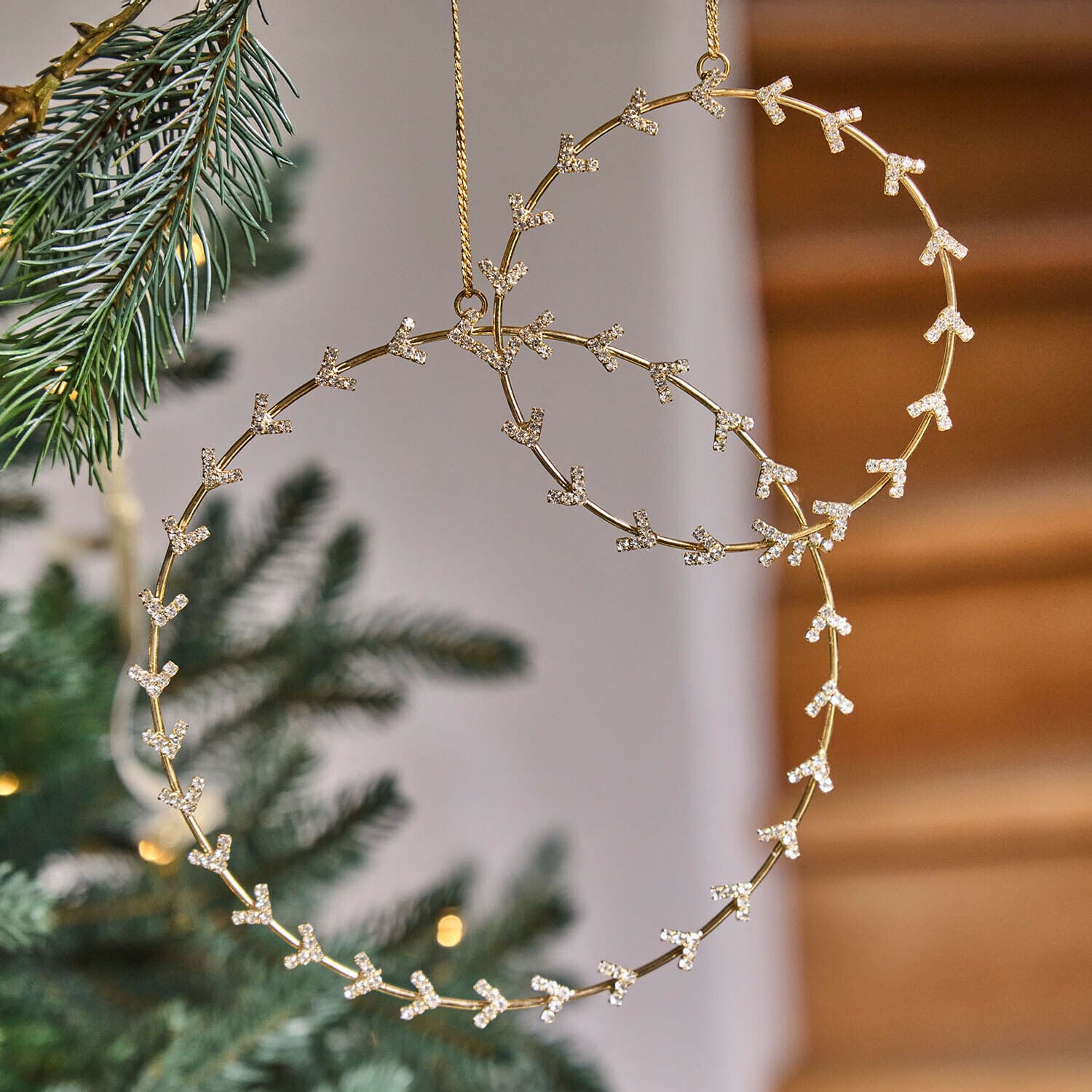 Kranz 2er Set Maravita Goldene Weihnachtsdekoration in Herzform mit funkelnden Kristallverzierungen am Tannenbaum