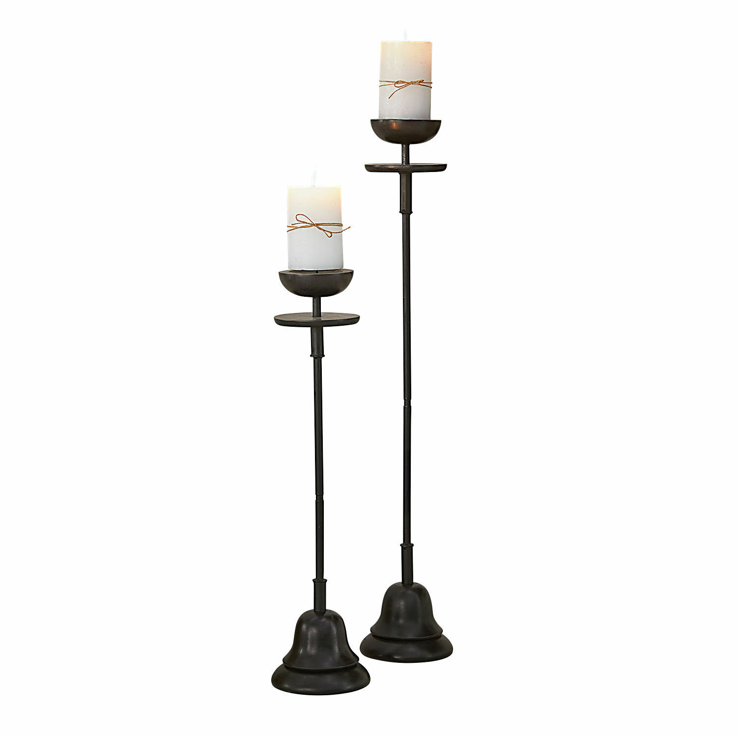 Kerzenständer 2er Set Brantino Set mit zwei schwarzen Metall-Kerzenhaltern, weißen Kerzen und dekorativem Band für Wohnräume