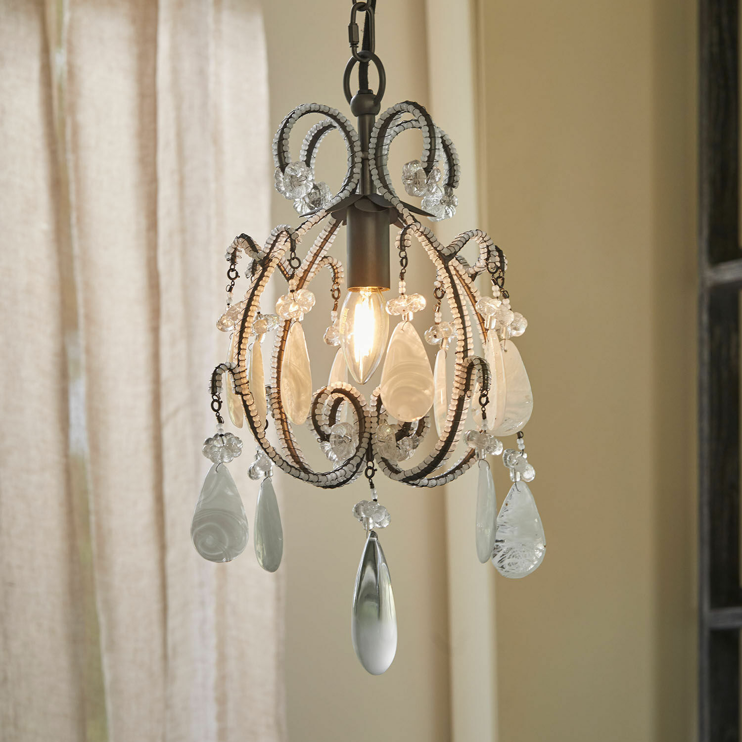 Hängelampe Calistron Hängeleuchte mit Metallgestell und transparenten Glasanhängern im Vintage-Stil für dekorative Beleuchtung