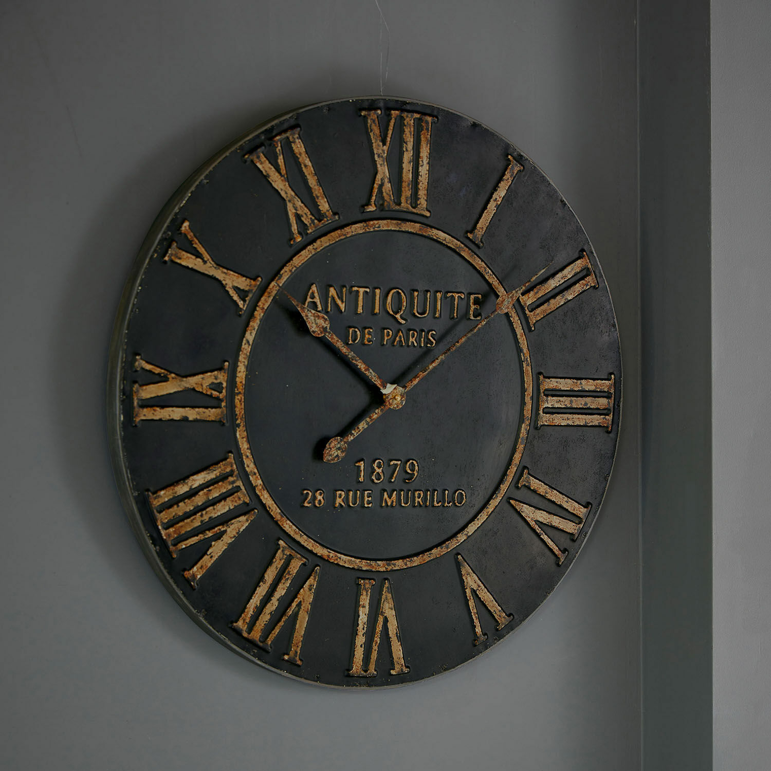 Uhr Murillo Grosse runde Wanduhr aus schwarzem Metall mit römischen Ziffern im Vintage-Stil für Wohnräume