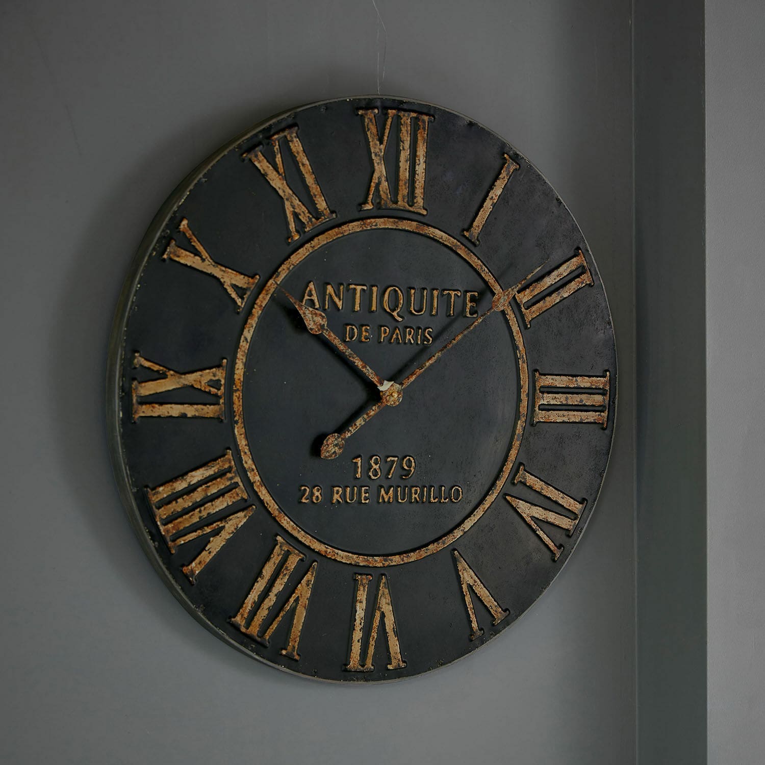 Uhr Murillo Grosse runde Wanduhr aus schwarzem Metall mit römischen Ziffern im Vintage-Stil für Wohnräume