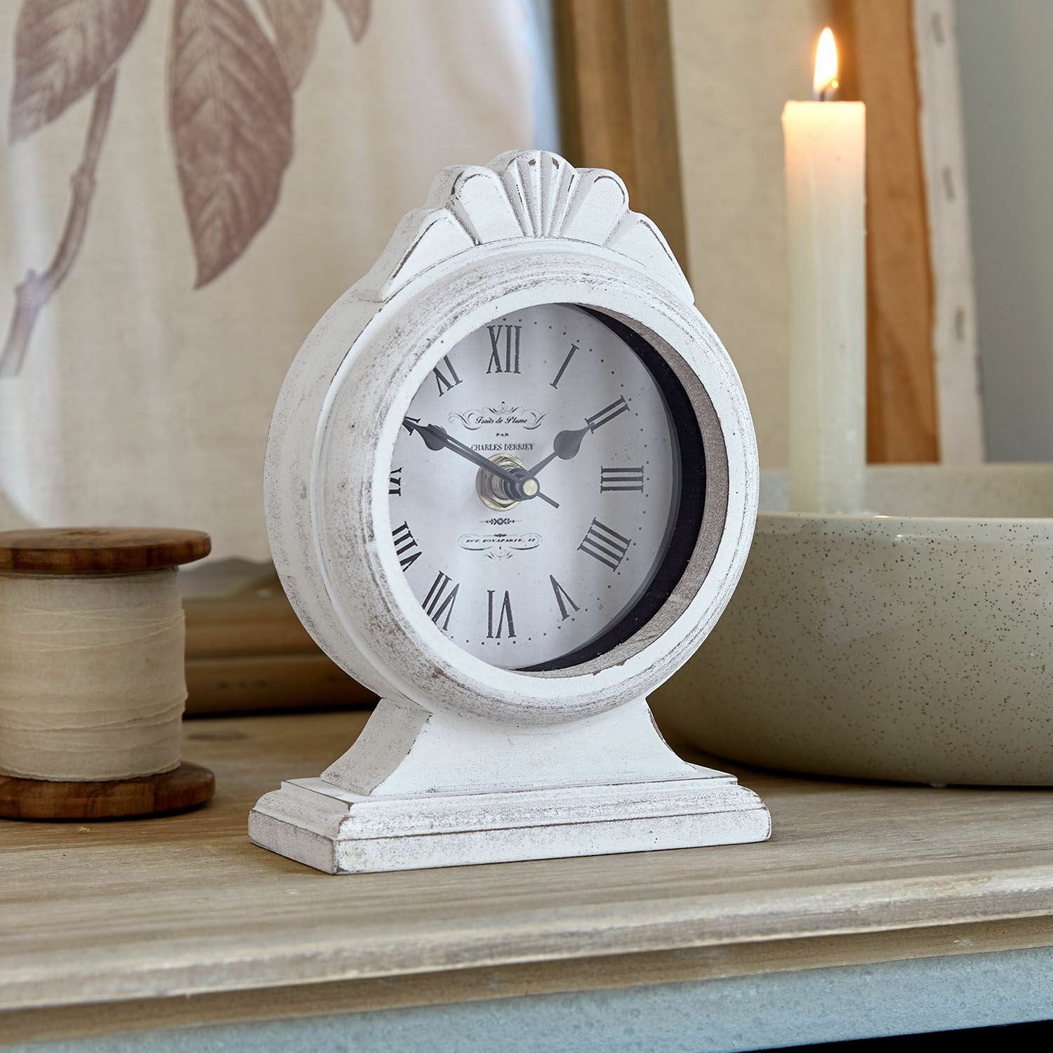 Uhr Uxilev Weisse Holzuhr mit römischen Ziffern, dekorative Vintage-Uhr für das Wohnzimmer