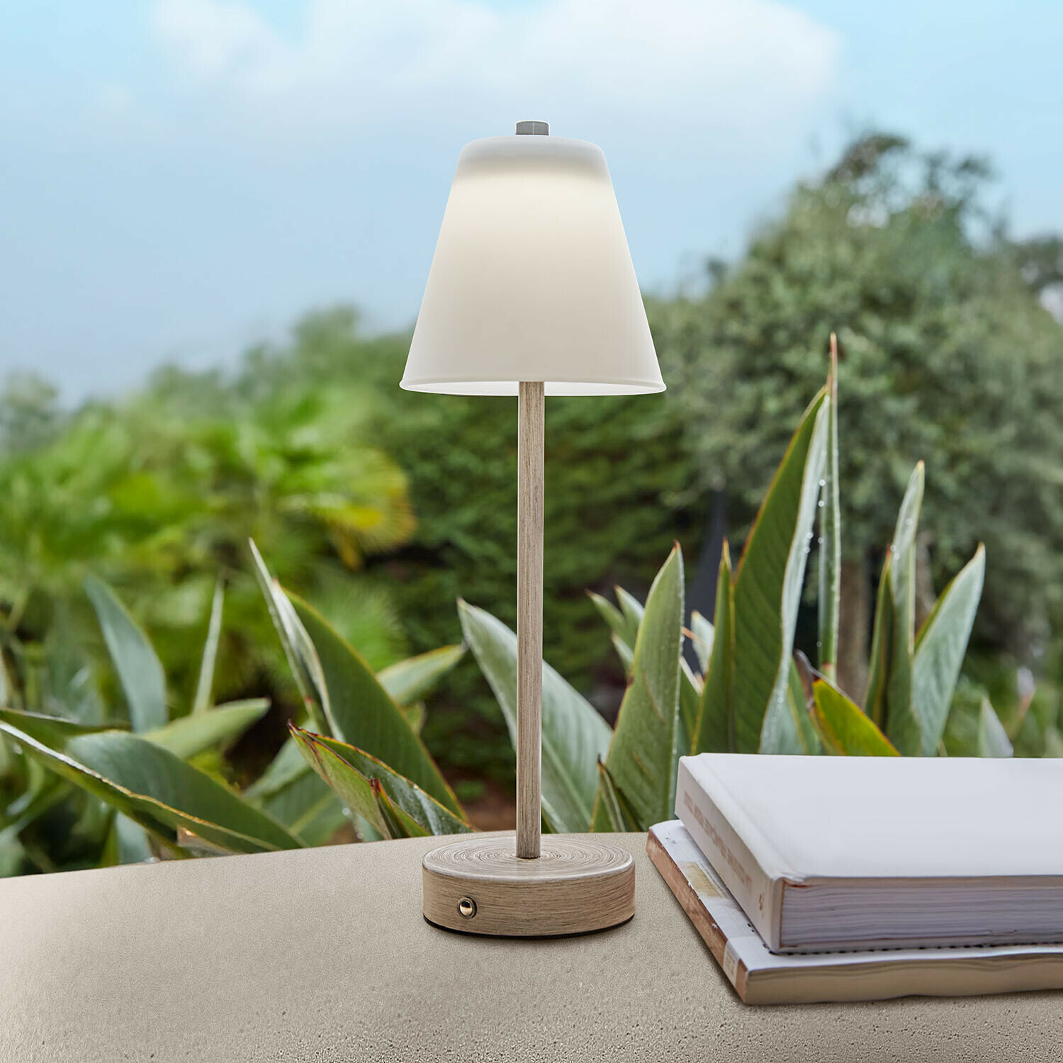 Wiederaufladbare Tischlampe Melari Tischlampe aus hellem Holz mit weissem Lampenschirm, ideal zum Lesen und Dekorieren
