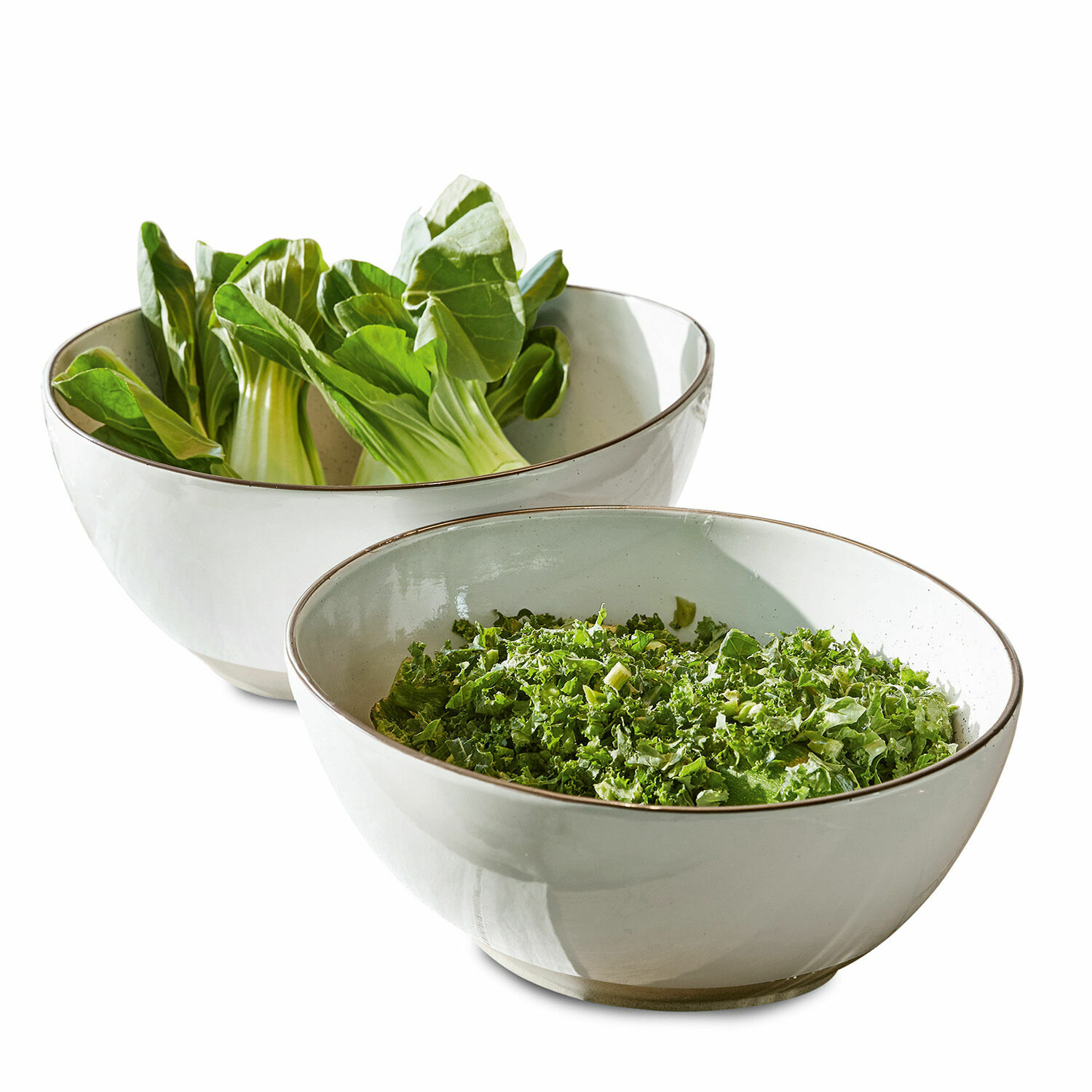 Salatschüssel 2er Set Biarré Set aus zwei hellen Keramikschalen mit grünem Gemüse, ideal für Salate und die Küche