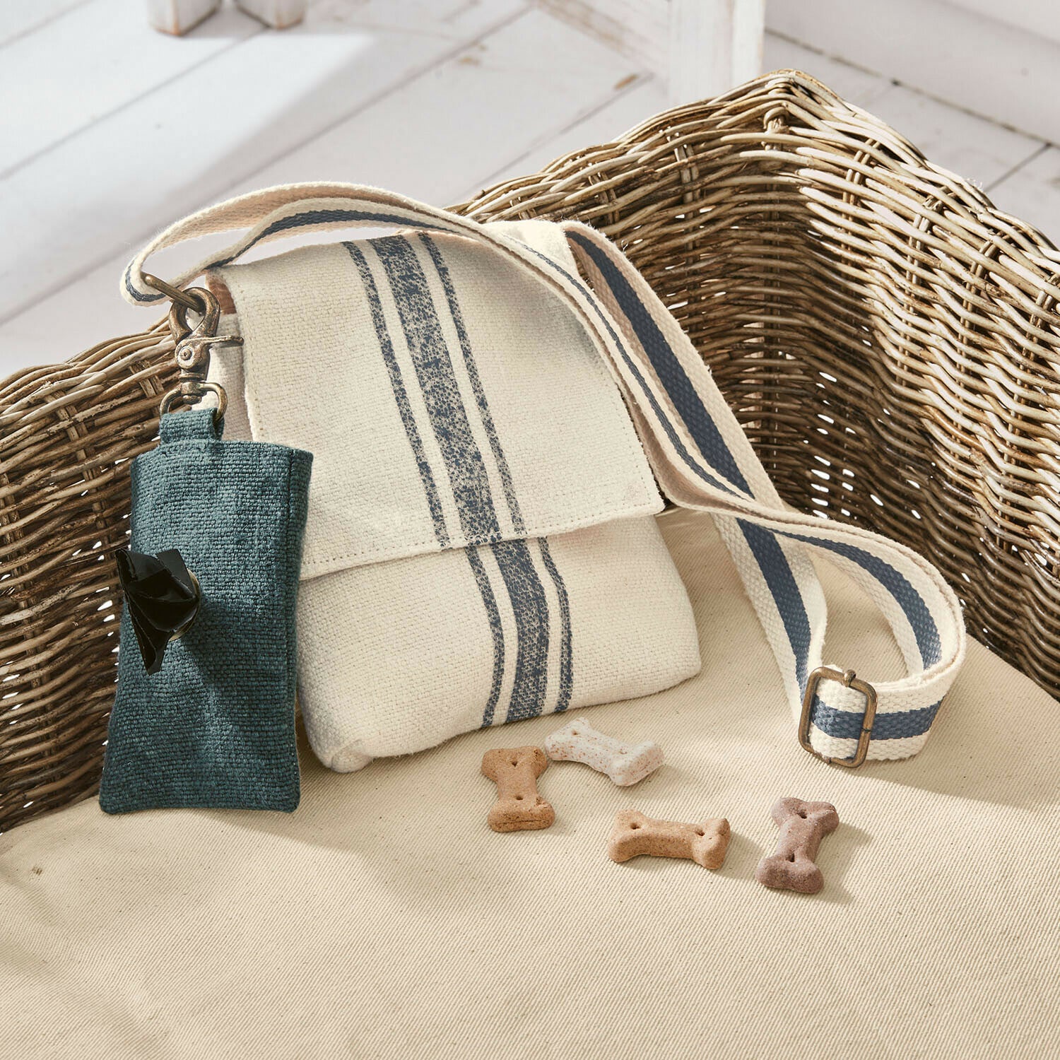 Täschchen 2er Set Pawera Beige Baumwolltasche mit blauen Streifen und Beutelhalter für Hundeleckerlis