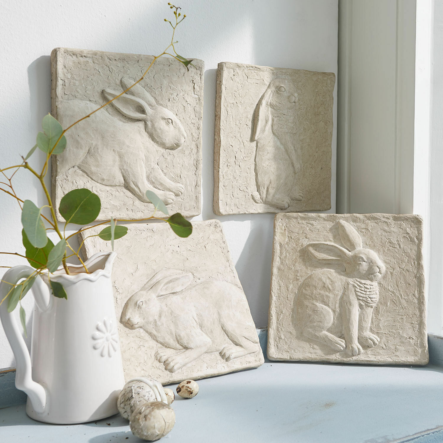 Bild 4er Set Cervique Vier dekorative Wandplatten mit Hasenrelief in Beige, rustikale Wanddekoration für zu Hause