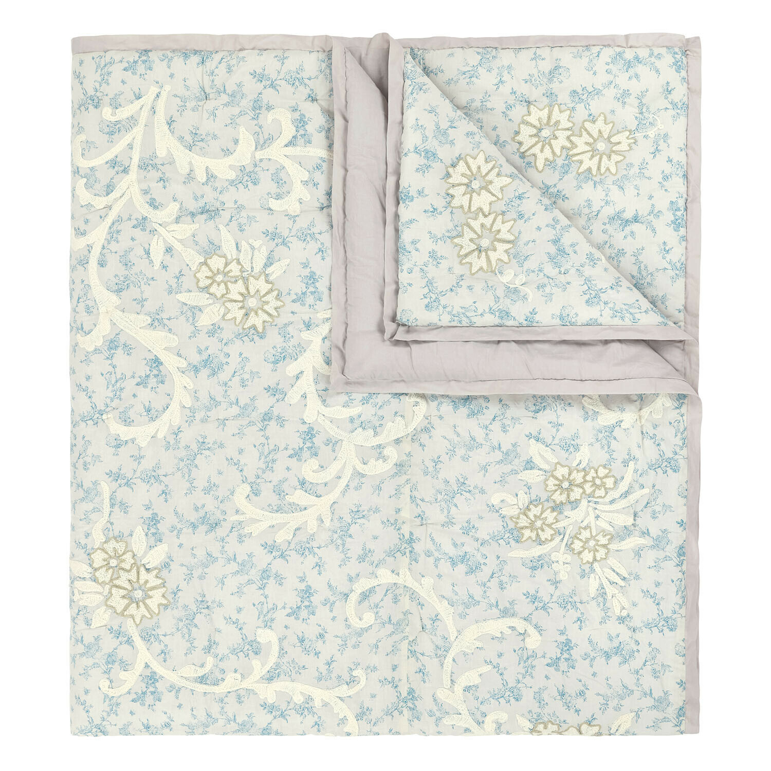 Quilt Rocaille Étoilée Feine Baumwoll-Steppdecke hellblau mit cremefarbenen Blumenstickereien, dekorative Bettwäsche