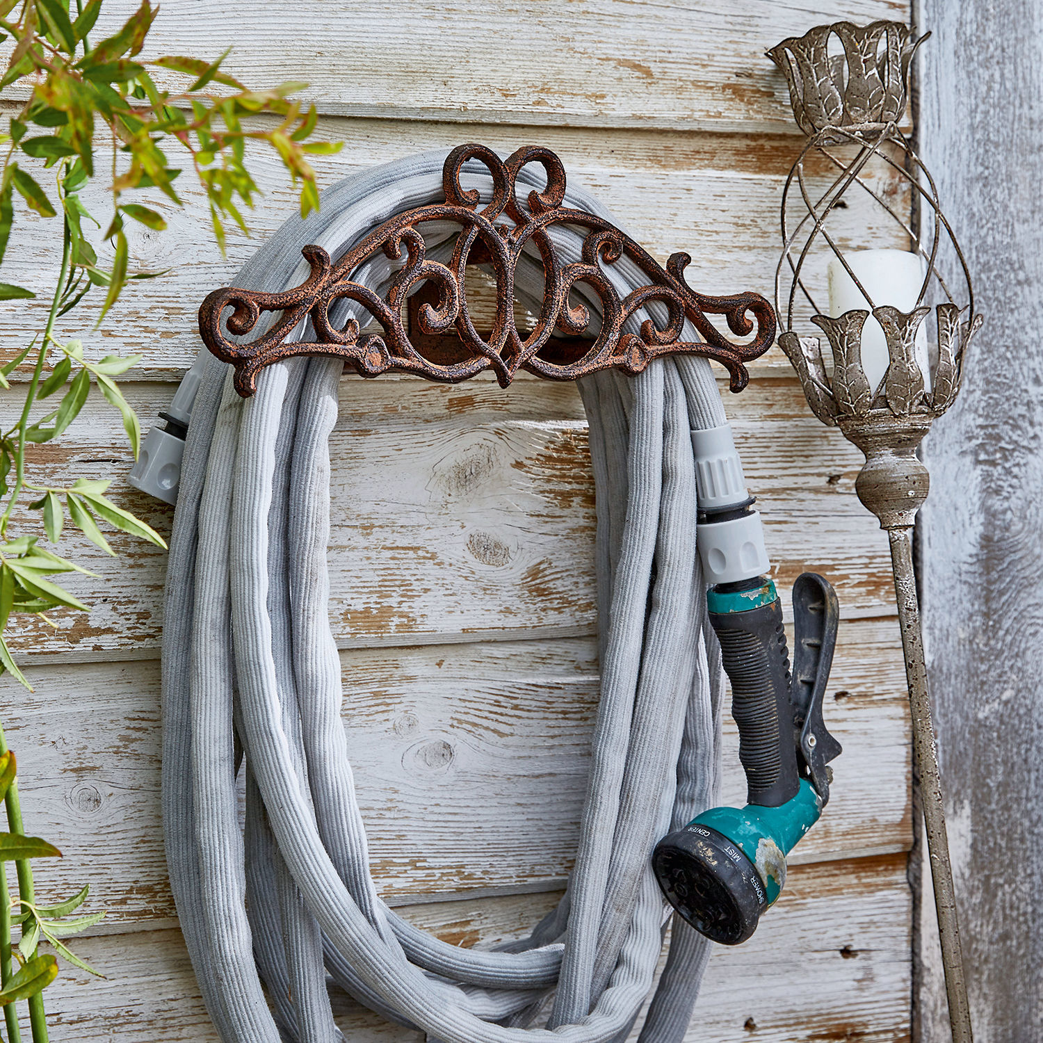 Schlauchhalter Dorhal Dekorativer Metallhalter für Gartenschlauch im Vintage-Stil an der Holzwand
