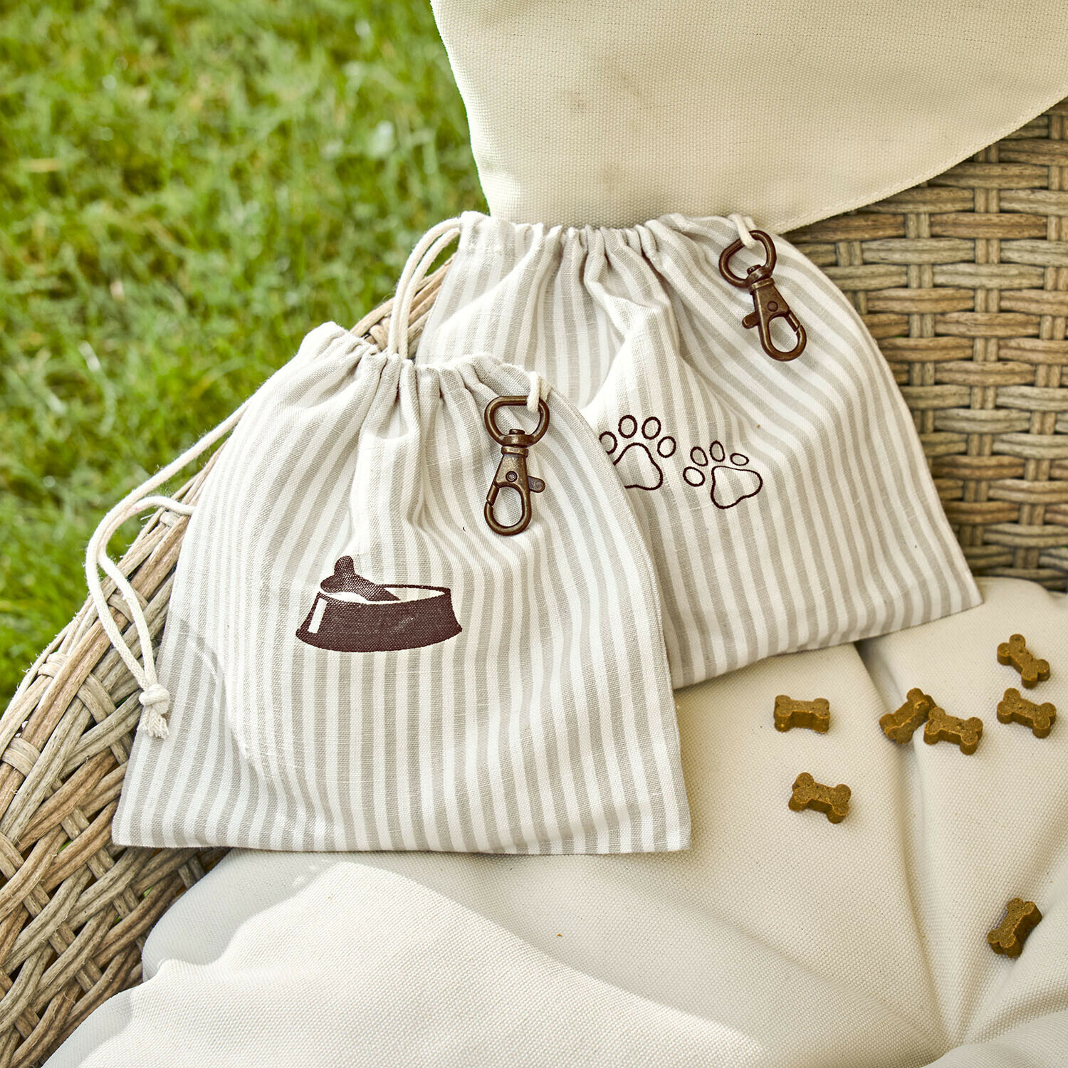Täschchen 2er Set Marnja Beige gestreifte Baumwollbeutel mit Fressnapf- und Pfotenmotiv zur Aufbewahrung von Hundesnacks