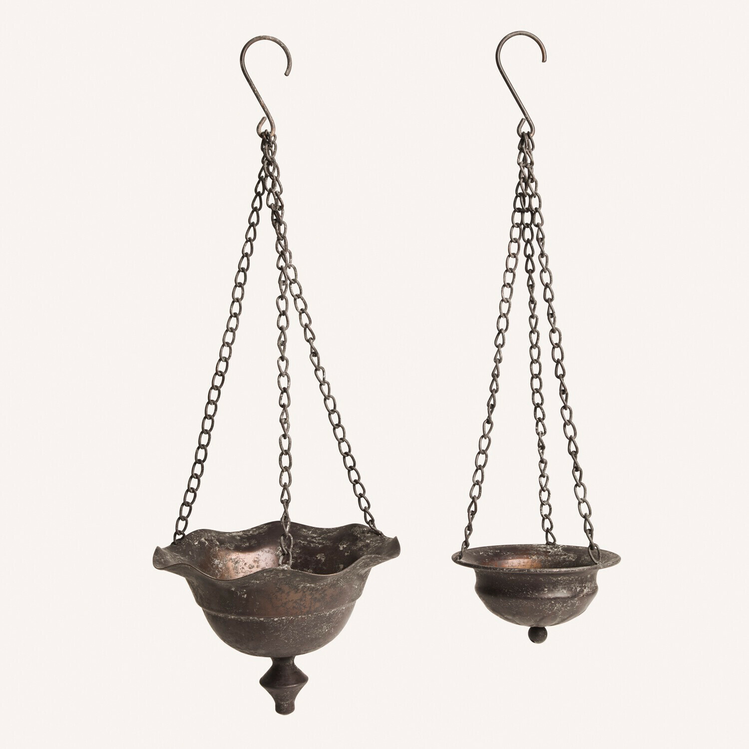 Hängetopf 2er Set Trelonne Zwei hängende Metall-Kerzenhalter mit Ketten in dunklem Messing, Vintage-Dekoration für Innenräume