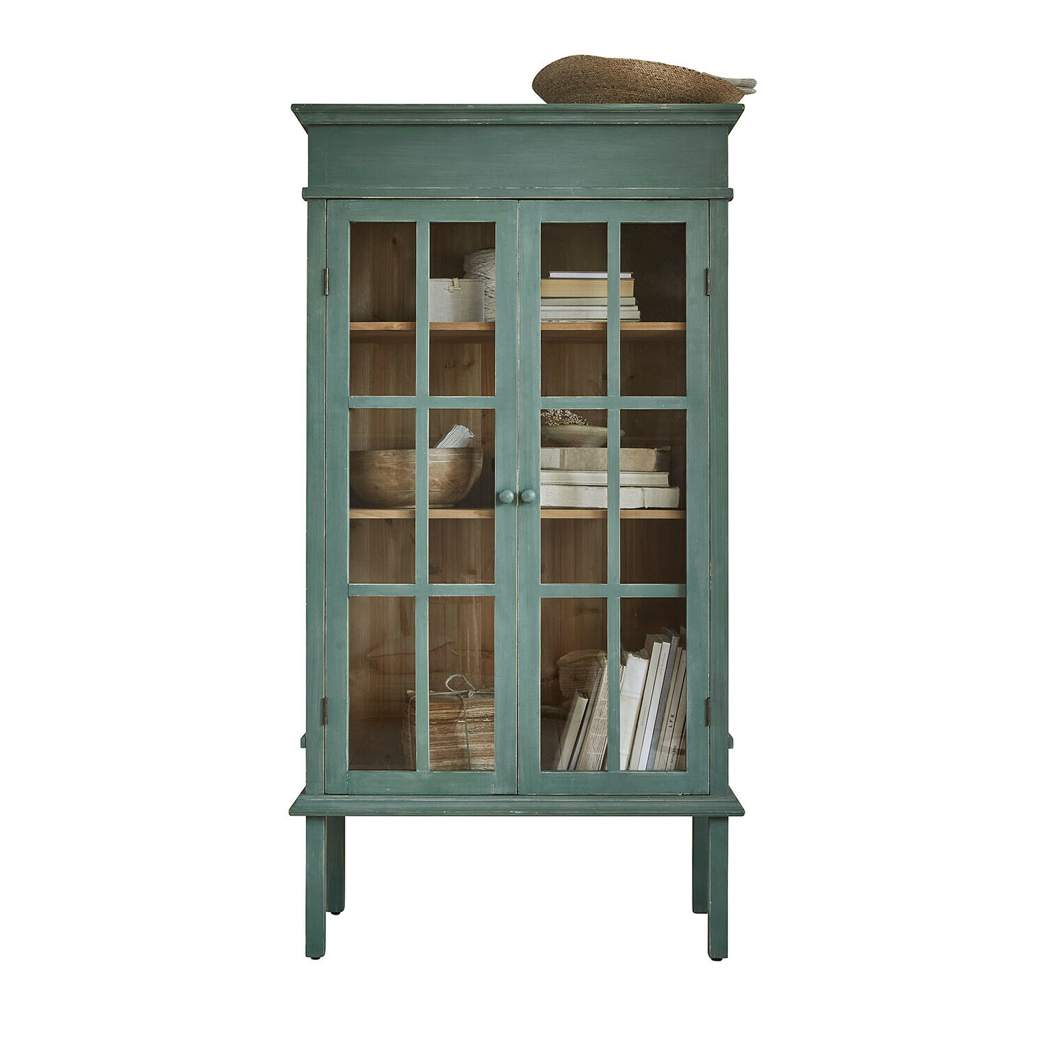 Schrank Faymere Grüner Holzvitrinenschrank mit Glastüren und Regalen mit Büchern und Dekorationen