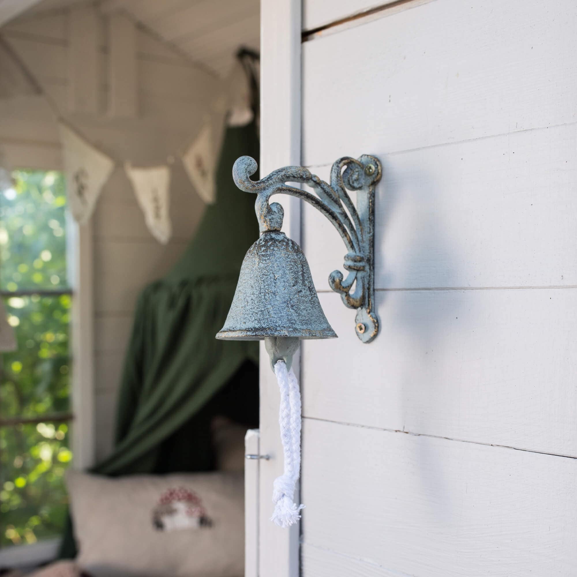 Metall-Wandglocke im Vintage-Stil mit weissem Seil, Dekoration für Haus und Garten