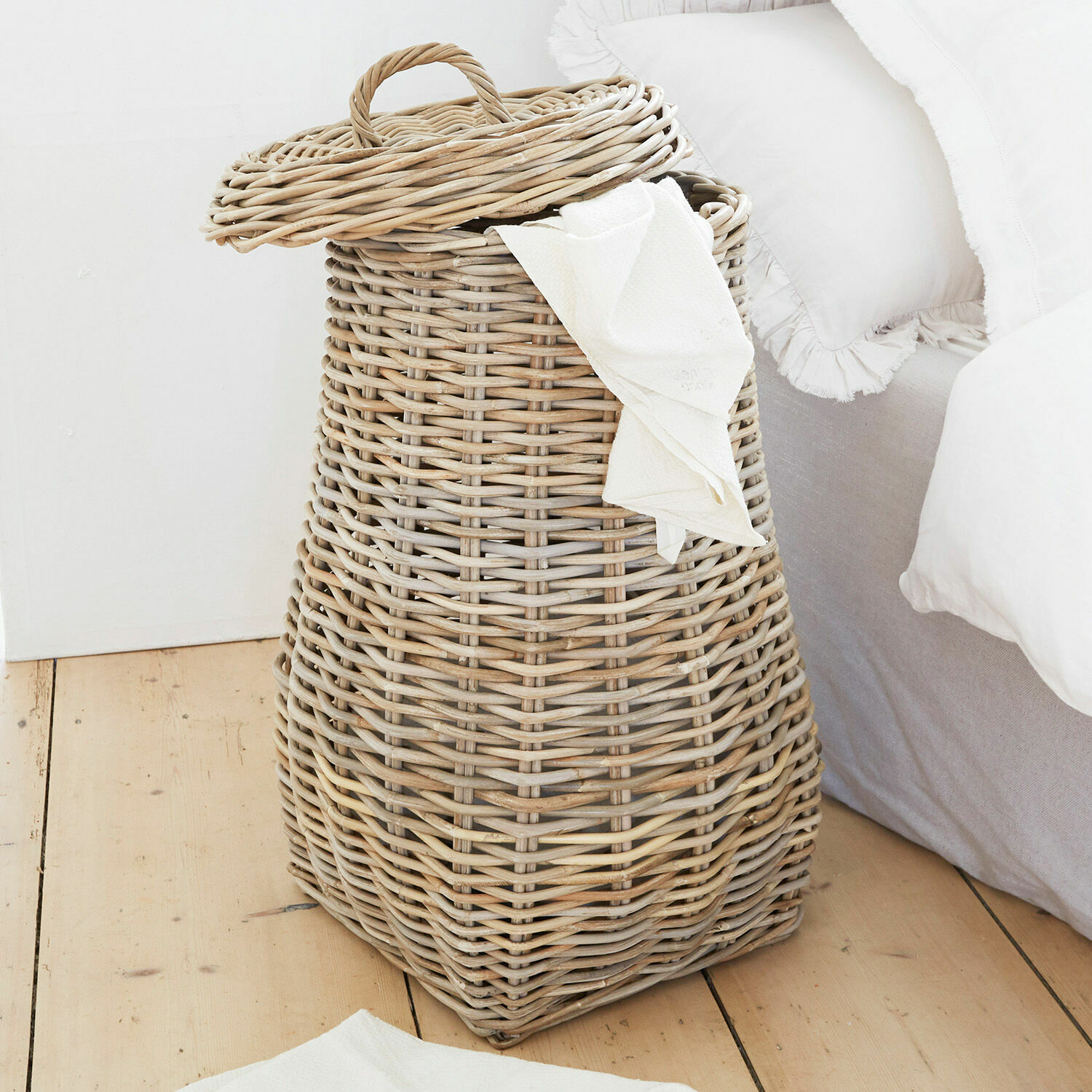 Wäschekorb Sandy Wäschekorb aus natürlichem Rattan in Beige, praktisches und stilvolles Schlafzimmer-Accessoire