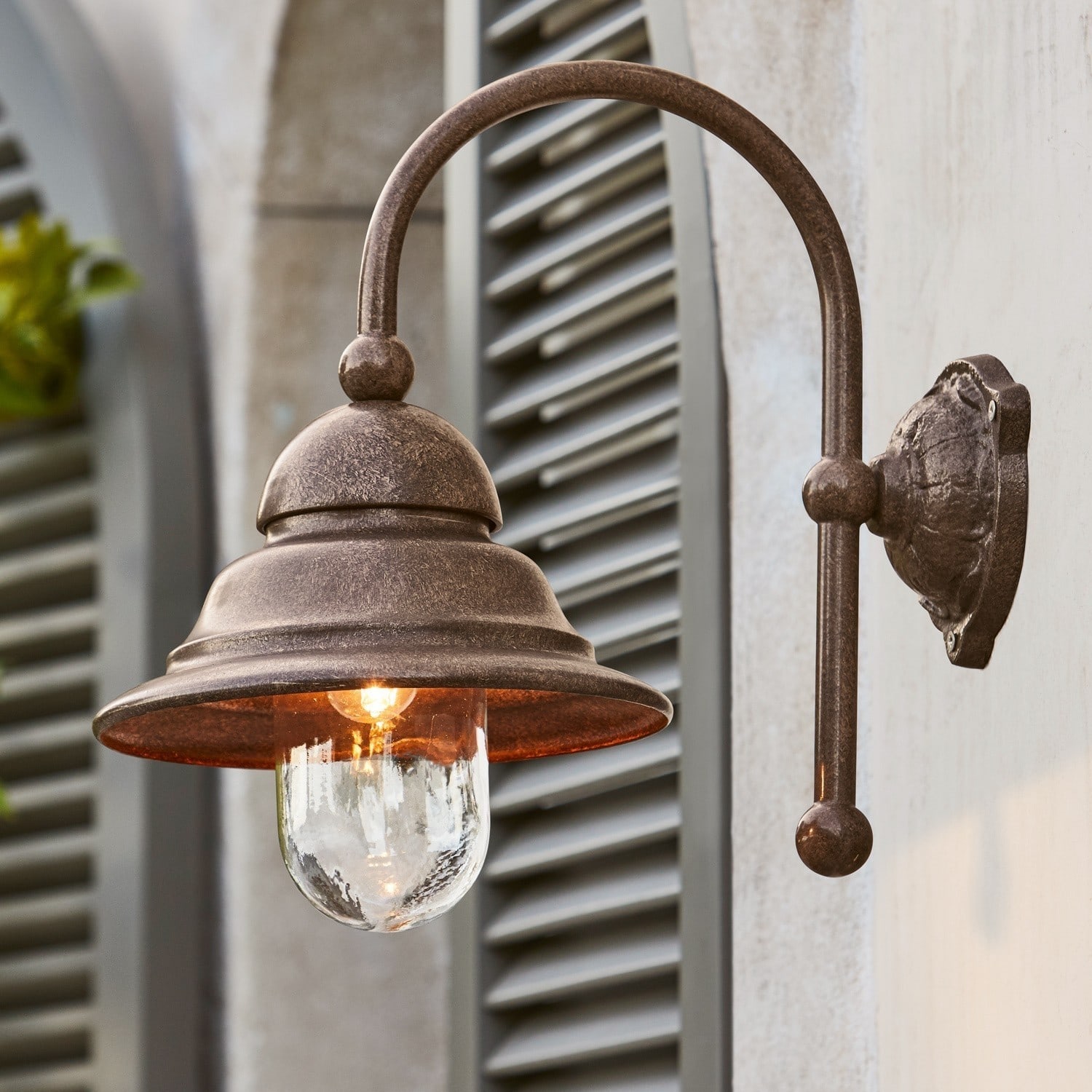 Aussenwandlampe Keela Aussenwandleuchte aus rostfarbenem Metall mit klarem Glas und warmem LED-Licht für Garten oder Terrasse