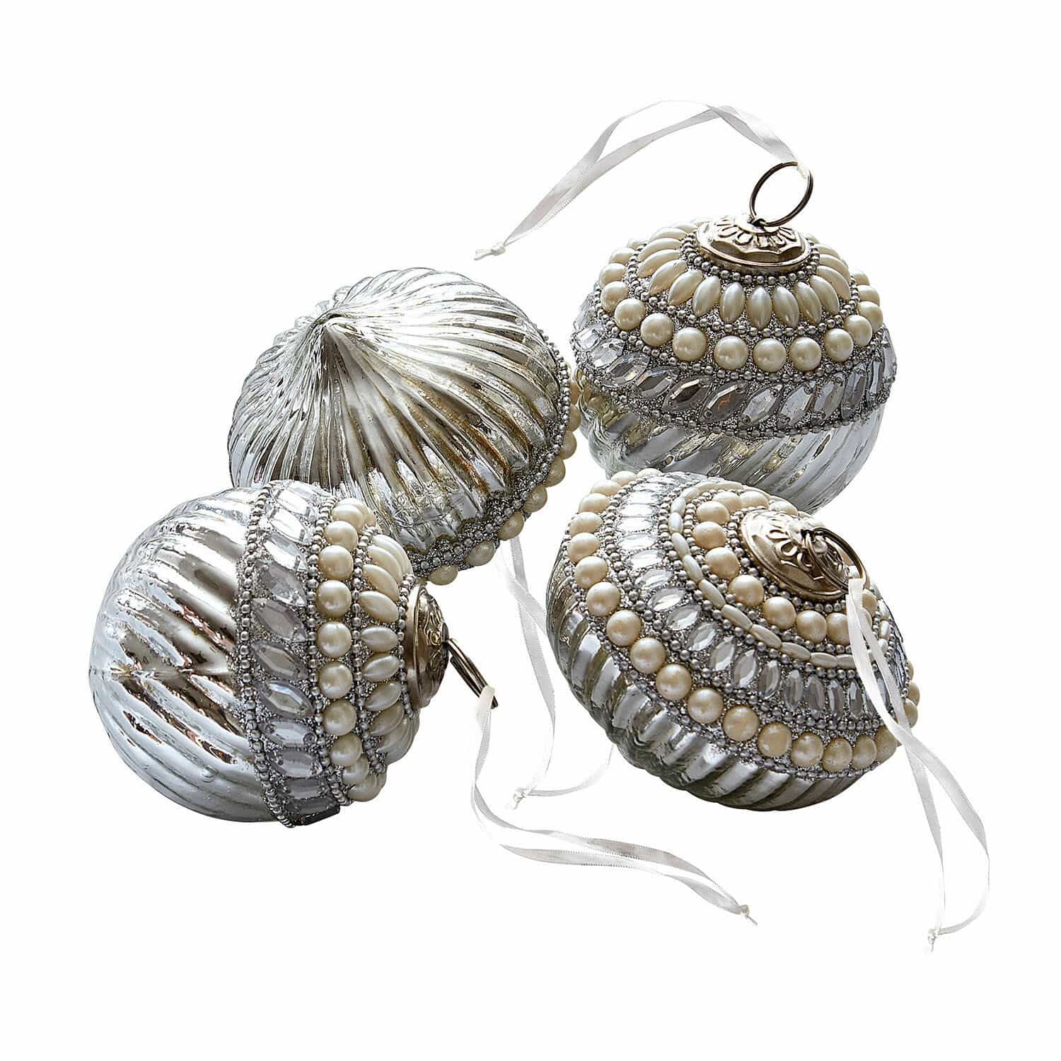 Weihnachtskugel 4er Set Savonelles Set mit vier silbernen Weihnachtskugeln mit Perlen- und Kristallverzierung, festlicher Christbaumschmuck