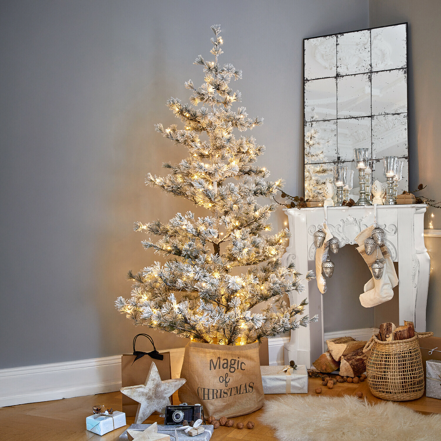 Weihnachtsbaum Sapi Künstlicher, schneebedeckter Weihnachtsbaum mit warmen Lichtern im Jutesack Magic, festliche Dekoration