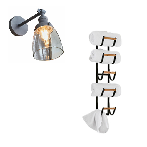 Schwarzer Metall-Handtuchhalter mit Holzelementen und Glas-Wandlampe mit sichtbarer Glühbirne
