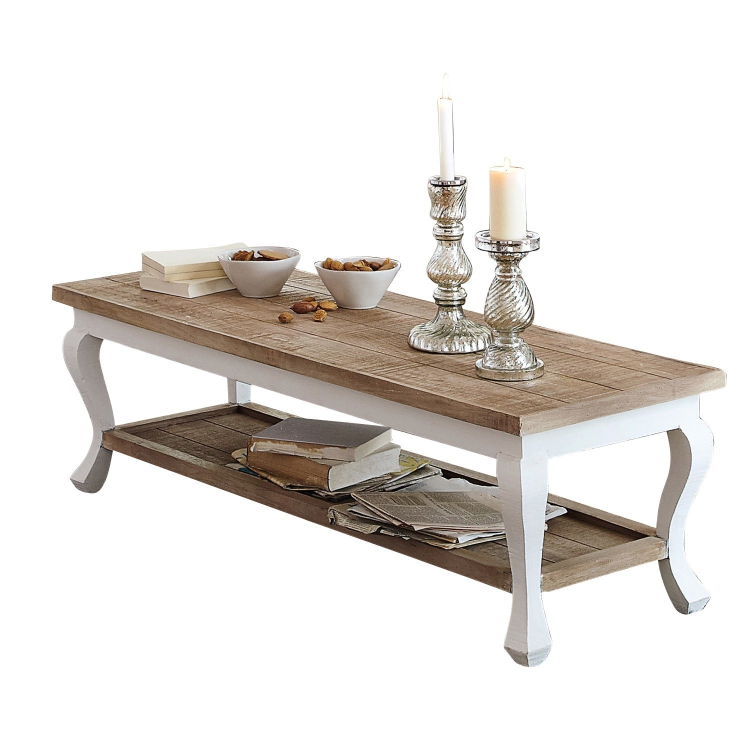 Couchtisch Riverside Holz-Couchtisch mit weissen Beinen und Ablage, dekoriert mit Kerzen und Schalen mit Nüssen