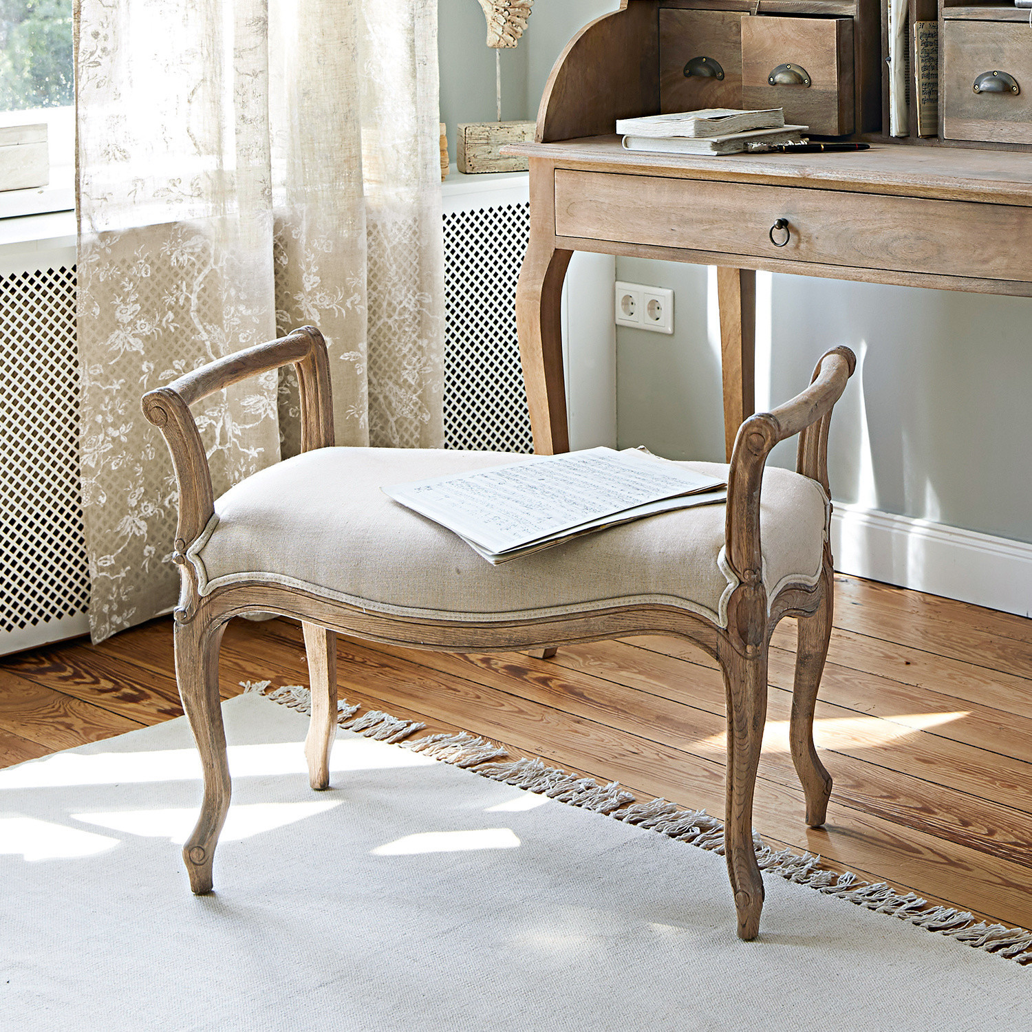 Bank Pierremont Vintage-Holzbank mit beiger Polsterung für Wohnzimmer oder Schlafzimmer
