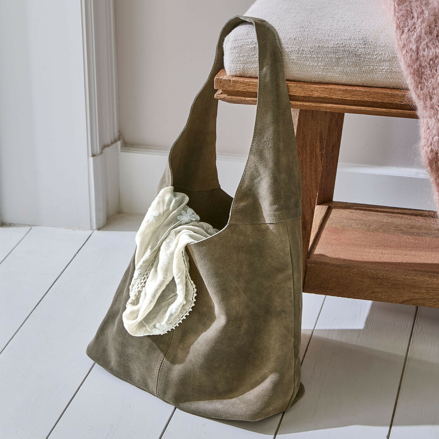 Tasche Velorio Grüne Tasche aus weichem Wildleder mit cremefarbenem Tuch, praktisches Accessoire für den Alltag