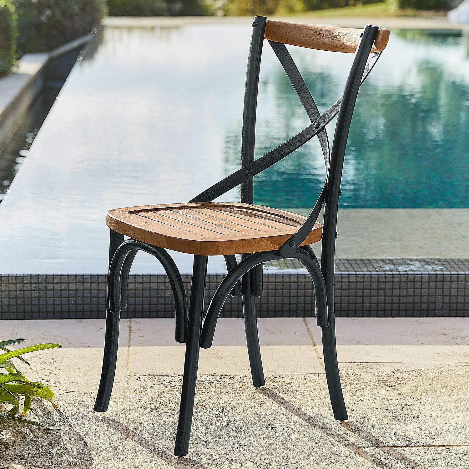 Stuhl Kirkdale Gartenstuhl aus schwarzem Metall und Teakholz, ideal für Terrasse und Aussenbereich
