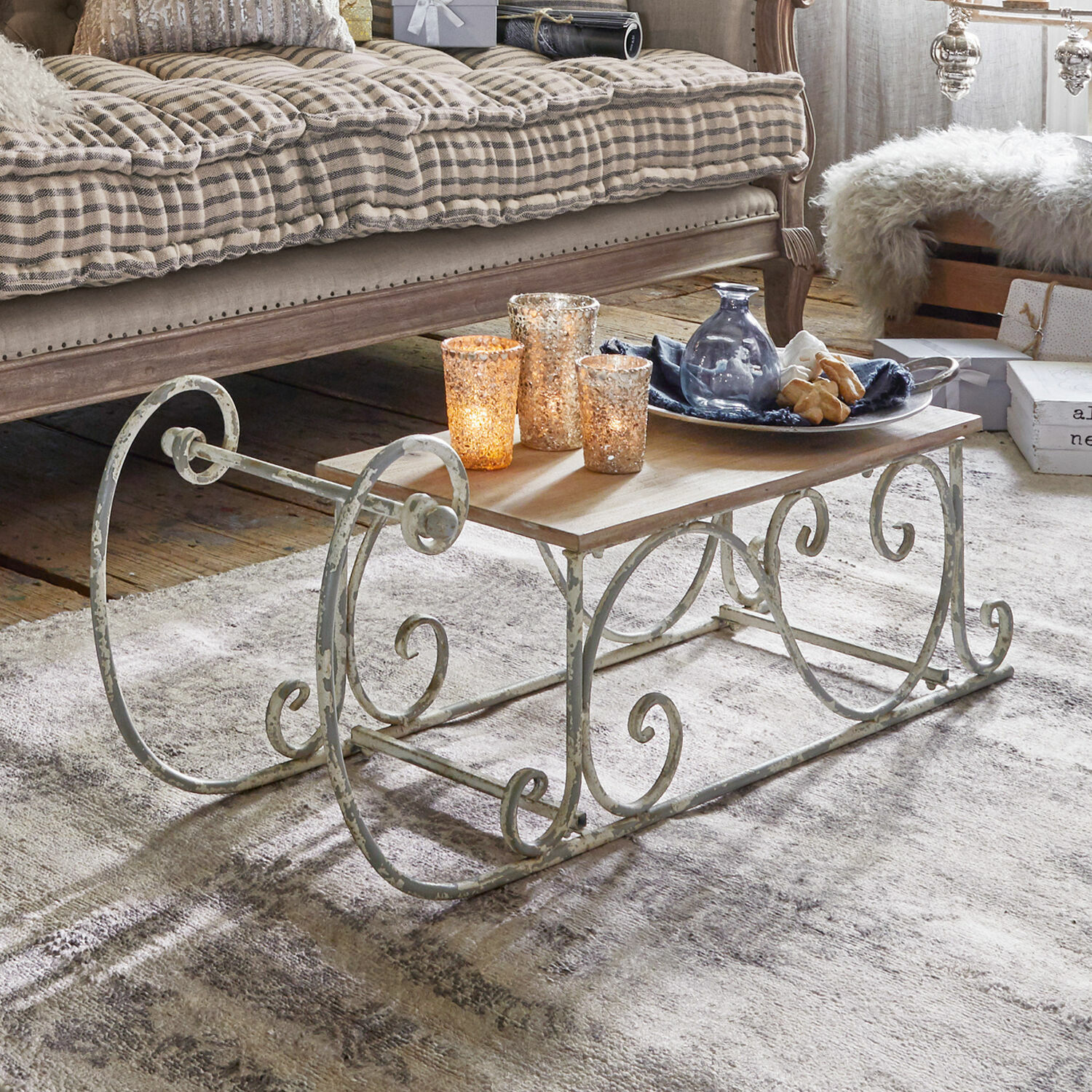Dekoschlitten Gifur Vintage-Couchtisch mit antik wirkendem Metallgestell und Holzplatte für ein gemütliches Wohnzimmer