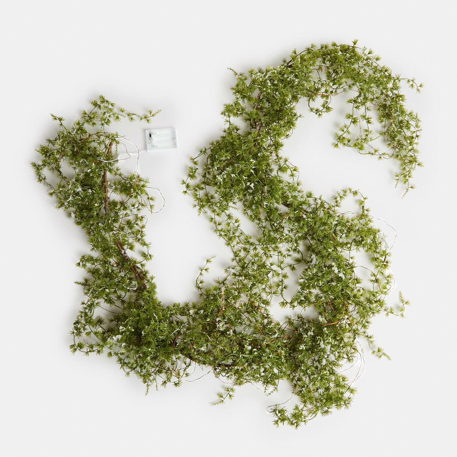 Lichterkette mit grünem Laub und weißen LED-Lichtern zur Dekoration von Innen- und Außenbereichen