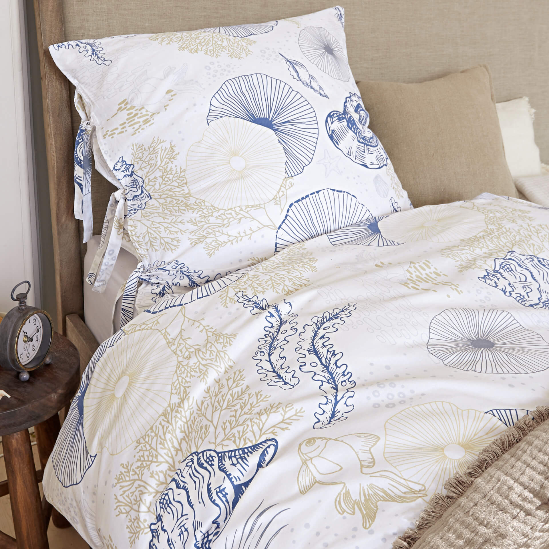 Bettwäsche aus Baumwolle mit maritimem Muster in Blau und Beige mit Muscheln und Fischen