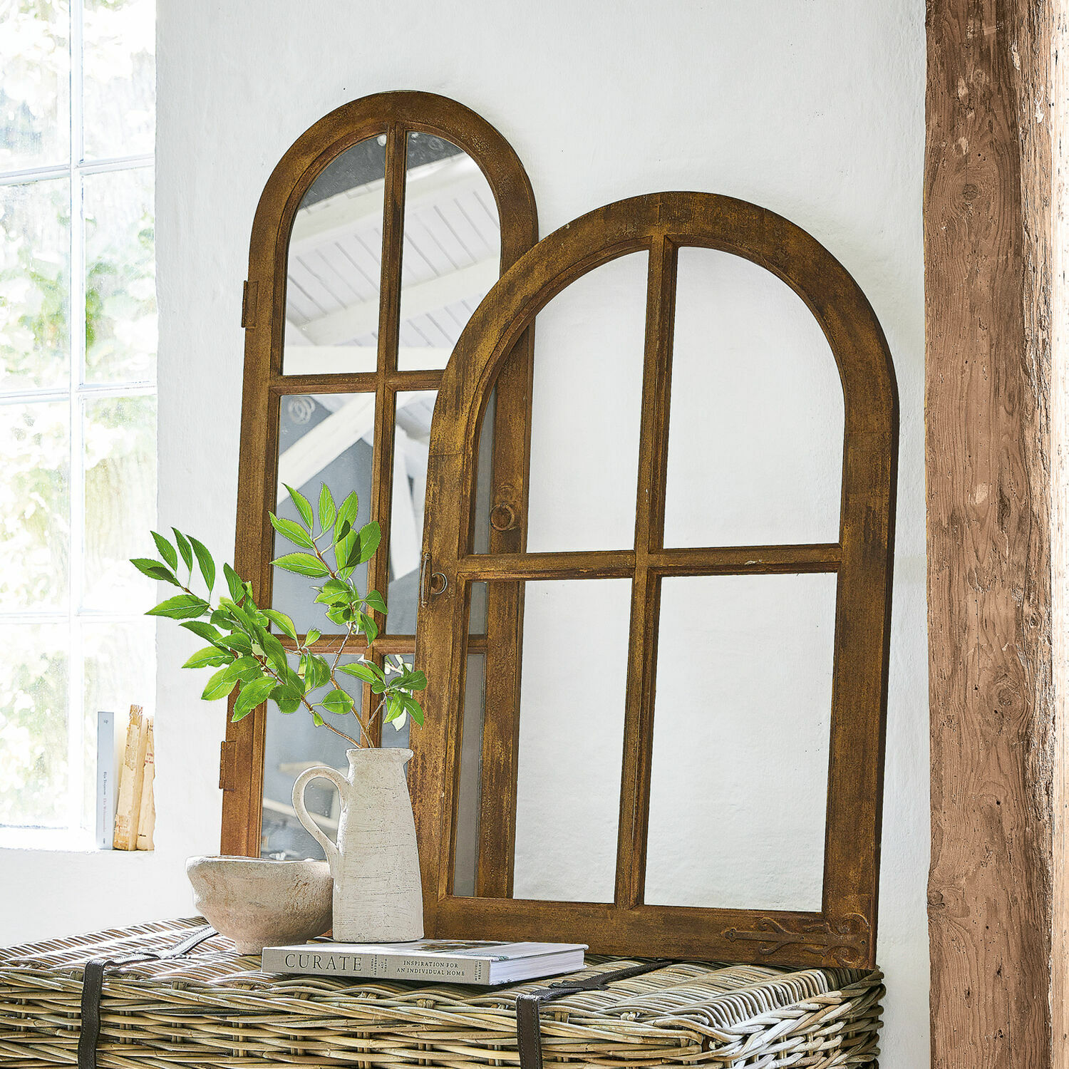 Spiegel und Deko-Fenster Crowley Zwei dekorative Spiegel mit honigfarbenem Holzrahmen, rustikaler Stil, Wohnaccessoire