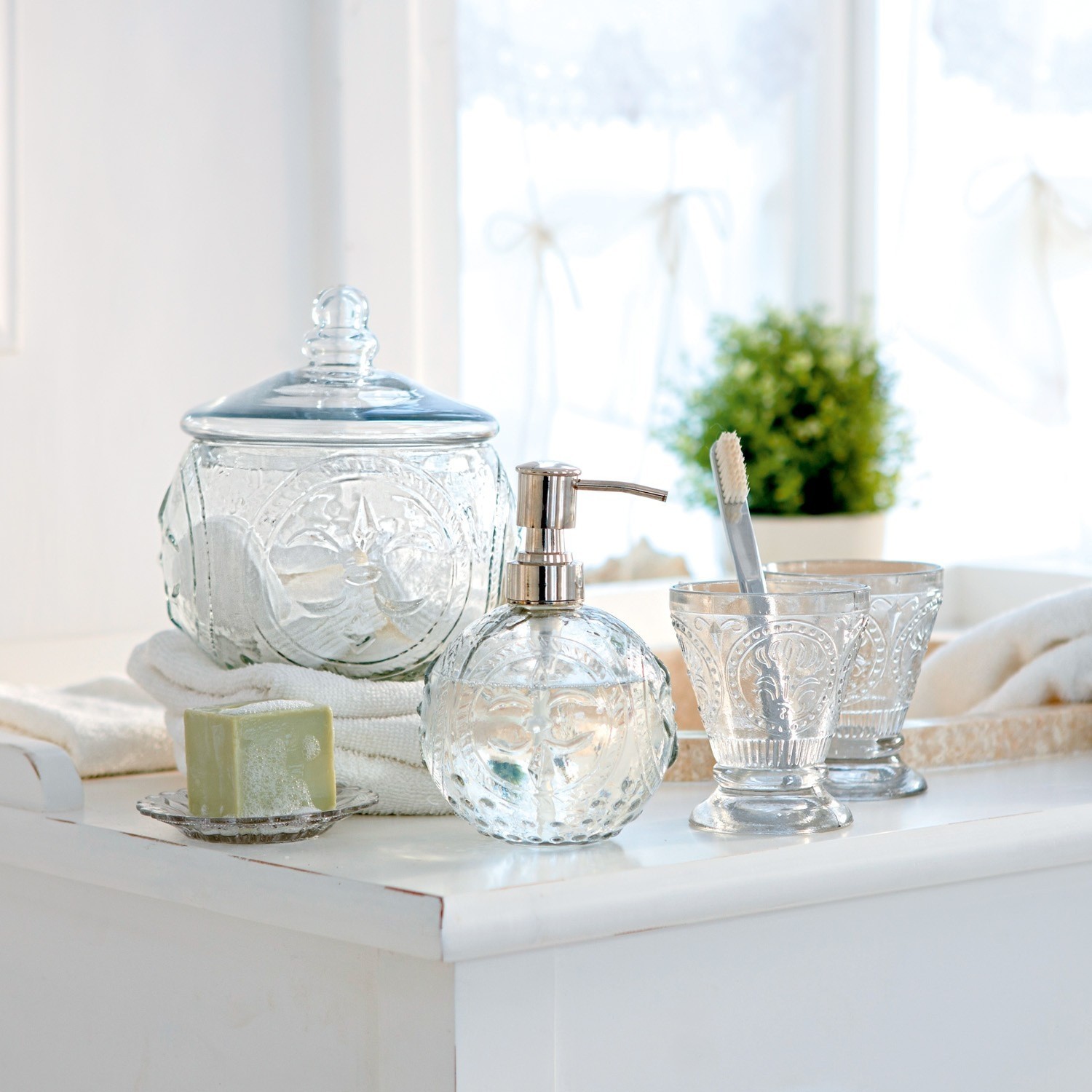 Bad-Set Luton Glas-Badezimmer-Set mit Spender und Behälter im klaren Design für Seife und Zahnbürste