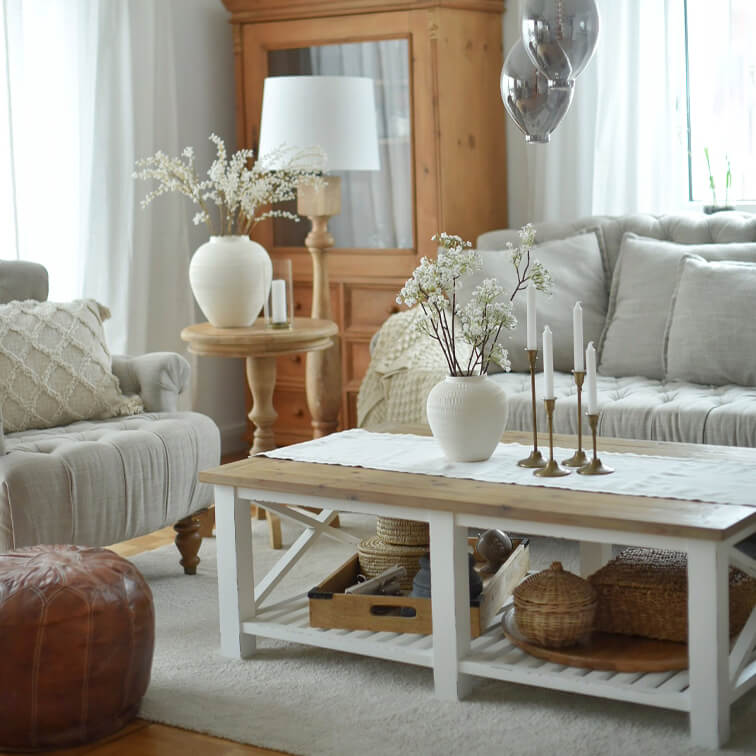 Wohnlook in Creme- und Holztönen