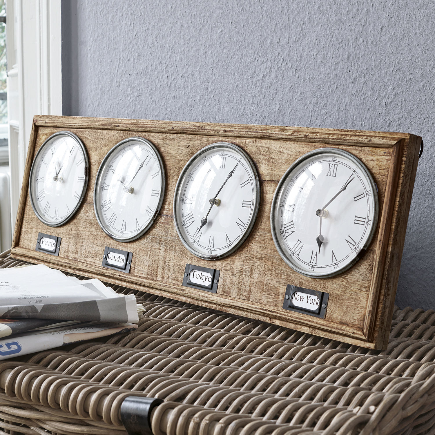 Uhr Posey Holz-Wanduhr mit vier Zifferblättern für Paris, London, Tokio und New York, im Vintage-Stil