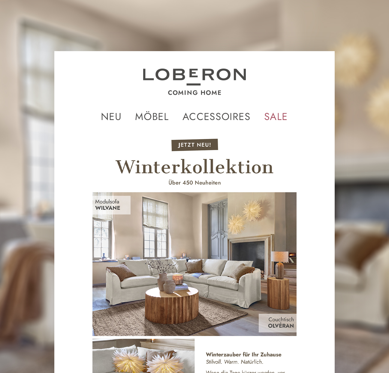 Modulsofa Wilvane in hellem Stoff mit Couchtisch Olveran aus Holz in gemütlichem Wohnzimmer Winterkollektion Möbel