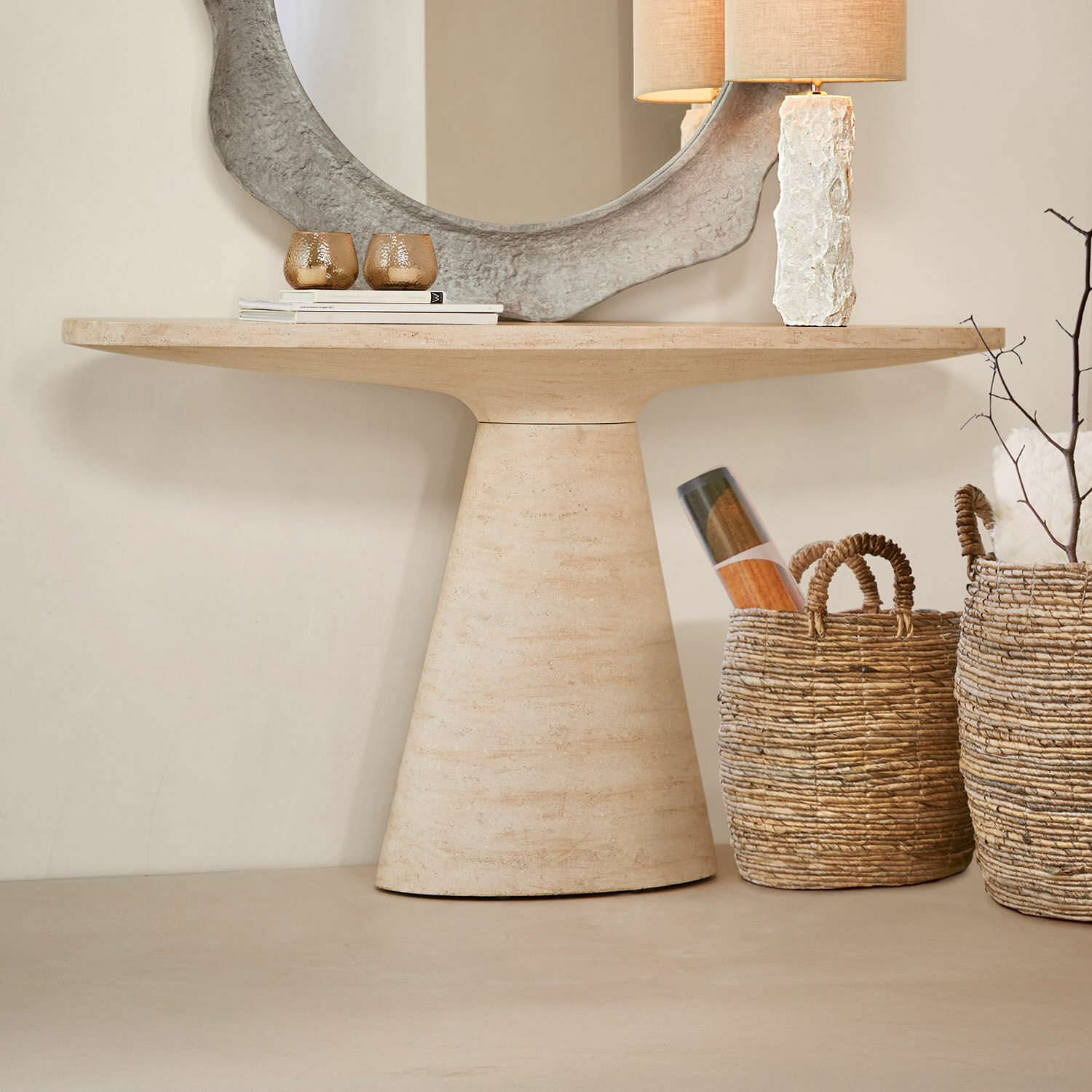 Konsole Castelano Konsole aus beigem Stein mit konischem Sockel, modernes Wohnzimmerdesign
